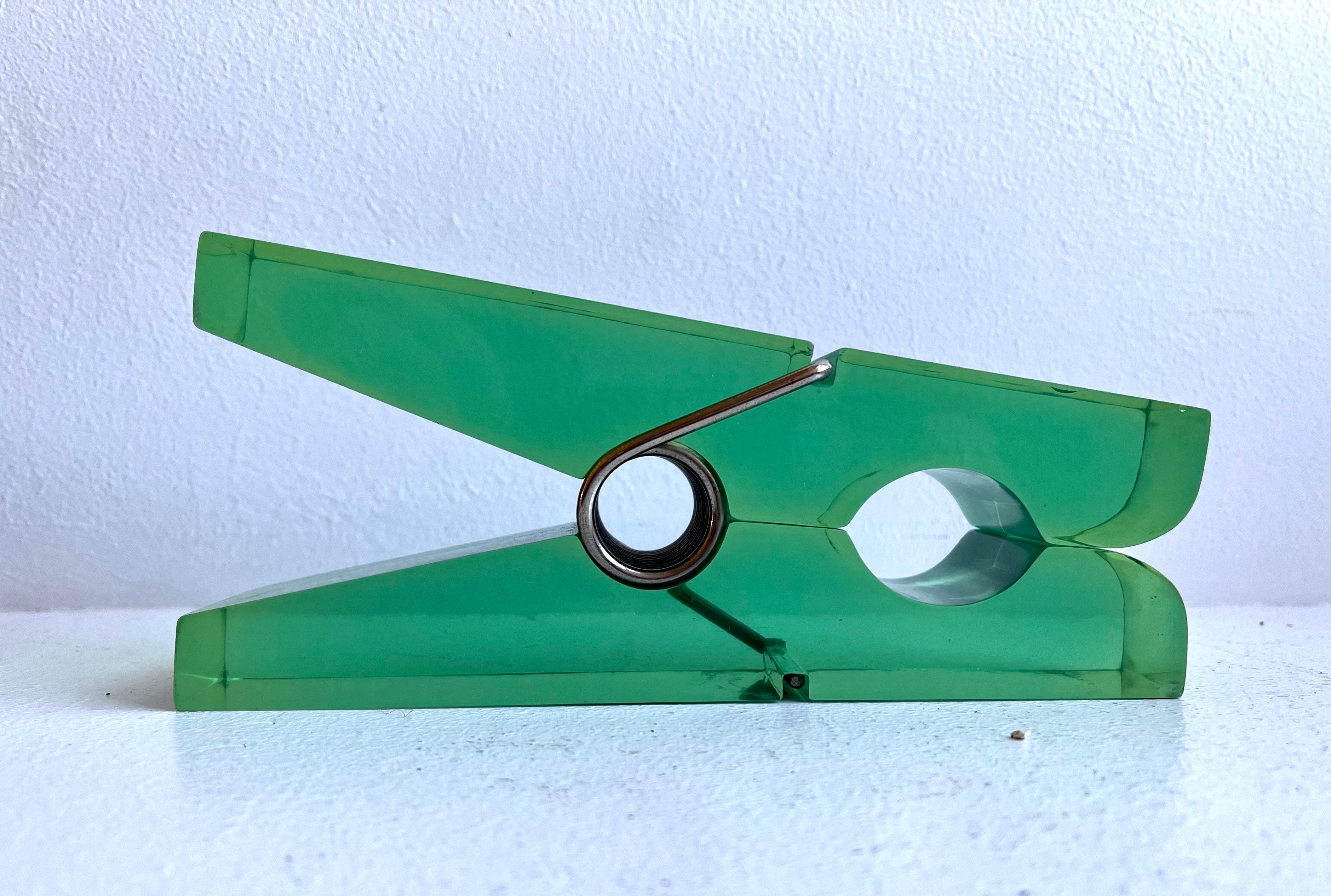 Postmoderno Graffetta gigante in acrilico verde nello stile di Claes Oldenburg degli anni '80 in vendita