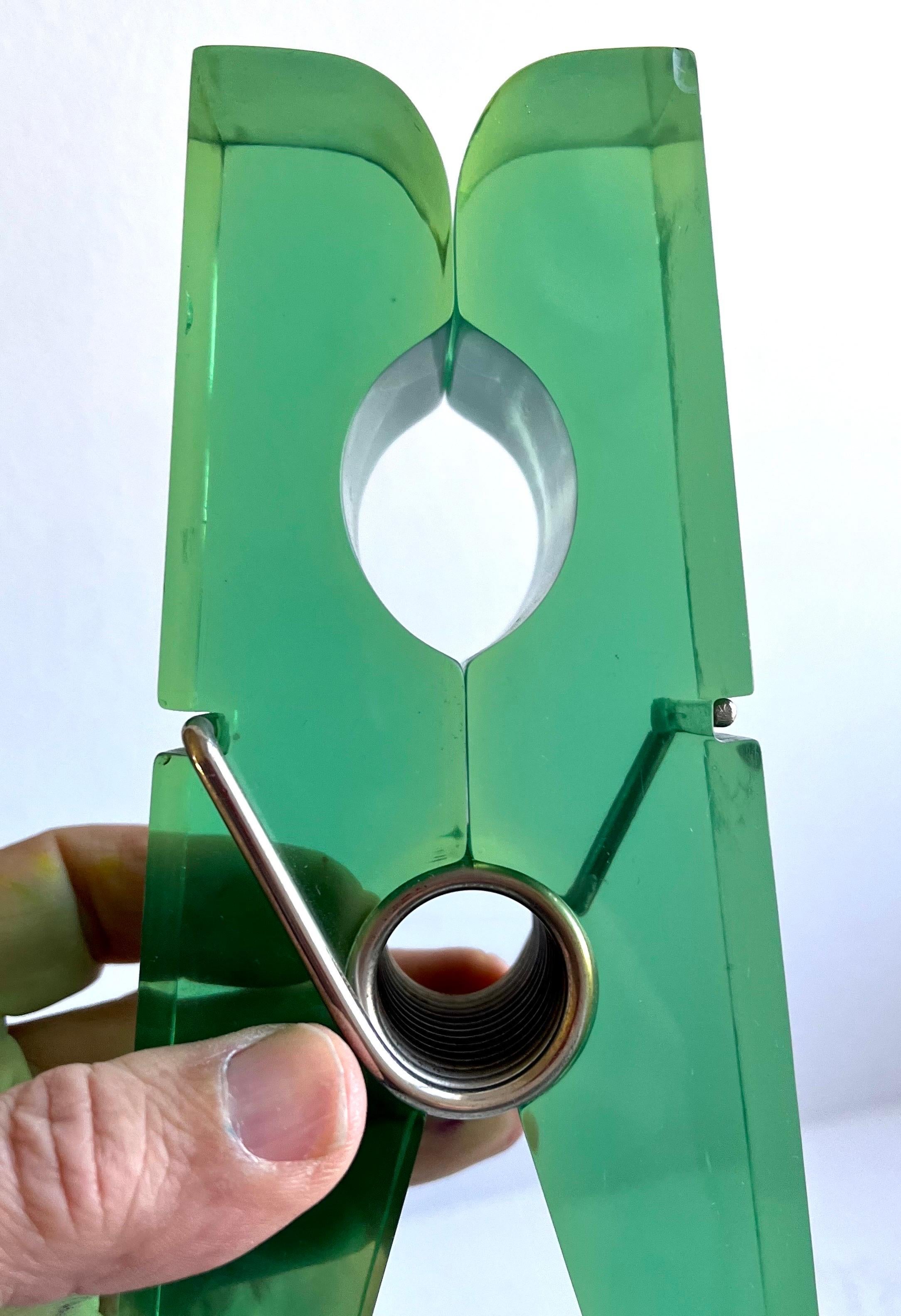 Graffetta gigante in acrilico verde nello stile di Claes Oldenburg degli anni '80 in vendita 2