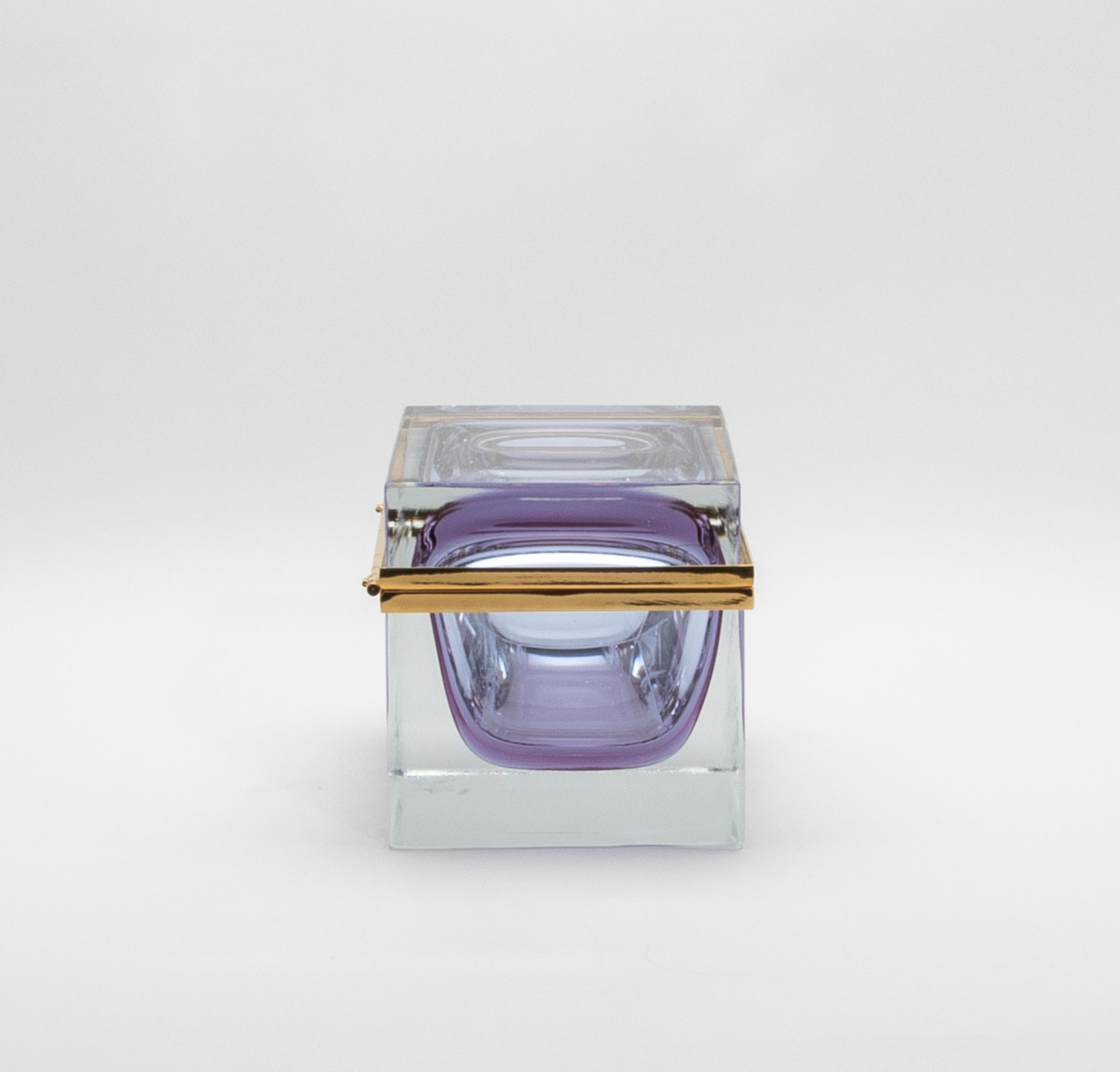 Fait main Arc géant en alexandrite soufflé à la main par Murano avec attaches en laiton en vente