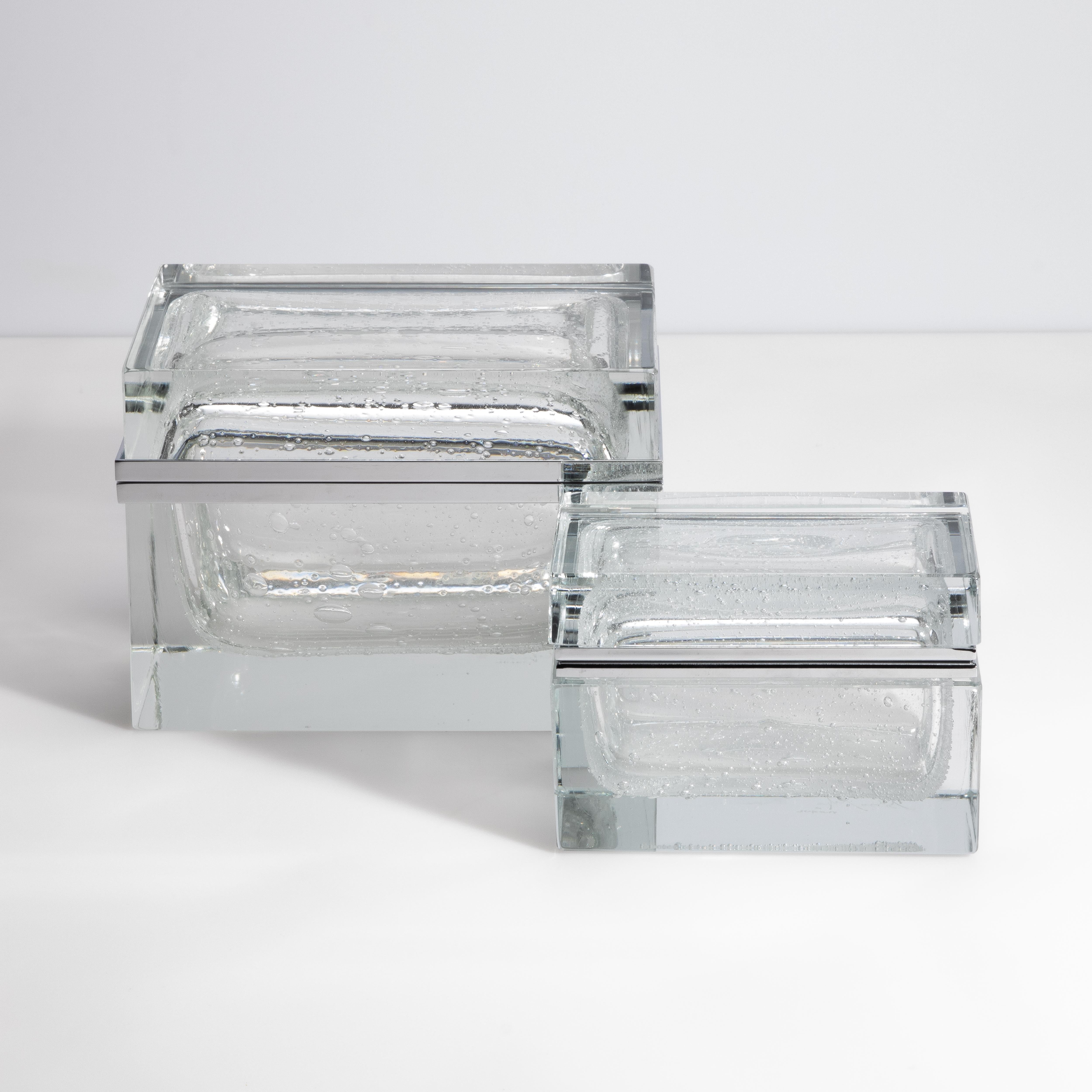 Caja gigante de cristal de Murano soplado a mano en cristal con burbujas y herrajes cromados en venta 3