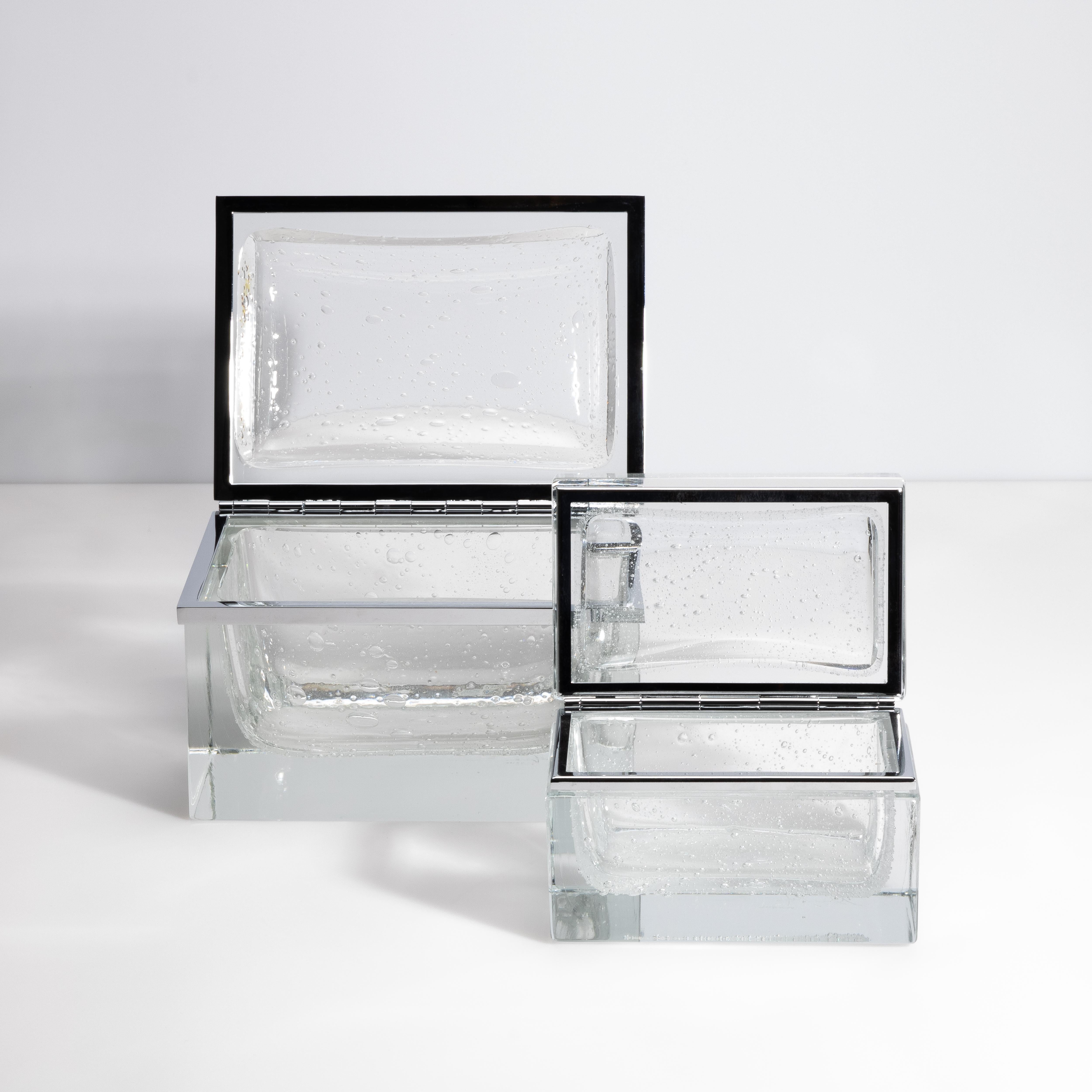 Caja gigante de cristal de Murano soplado a mano en cristal con burbujas y herrajes cromados en venta 4