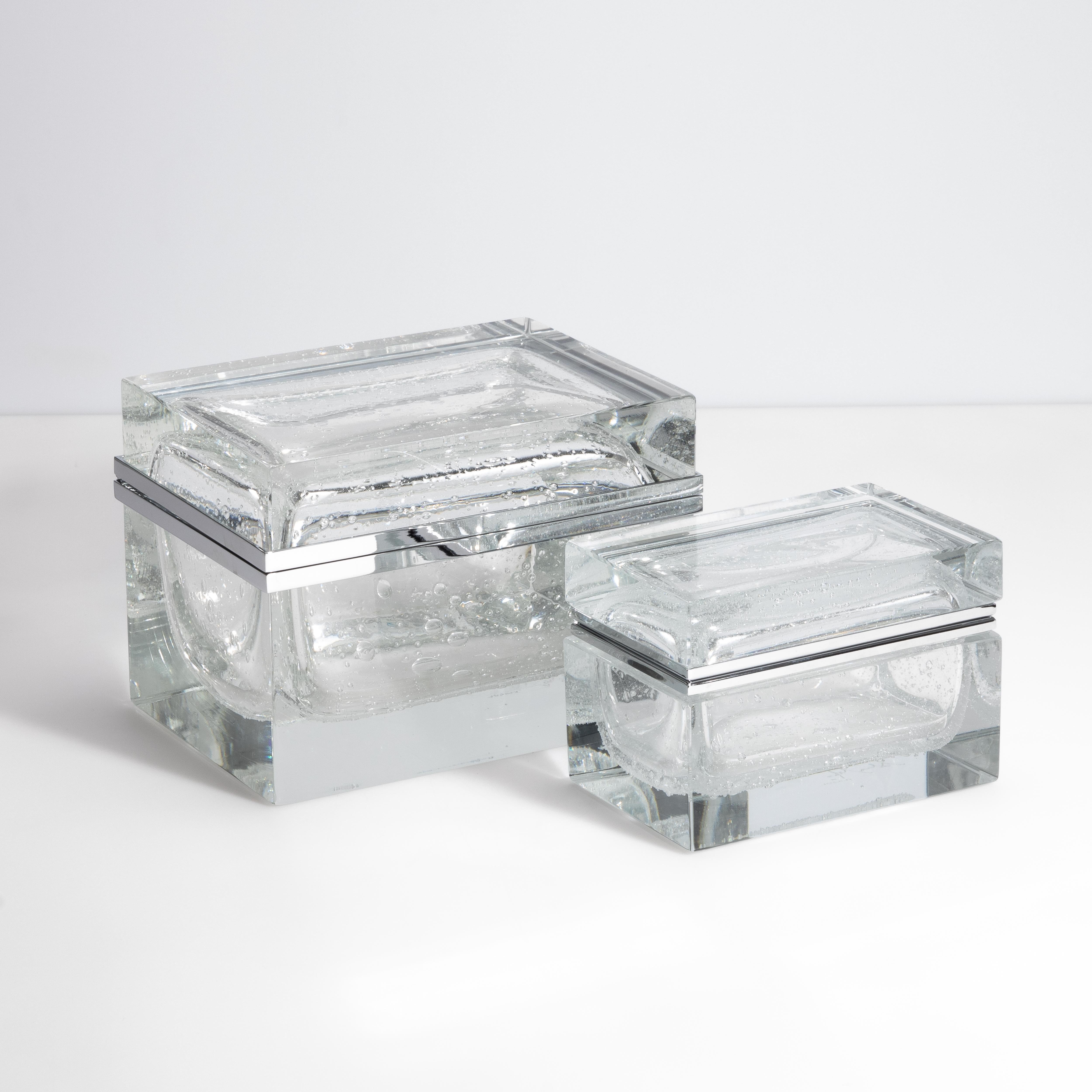 Caja gigante de cristal de Murano soplado a mano en cristal con burbujas y herrajes cromados en venta 6