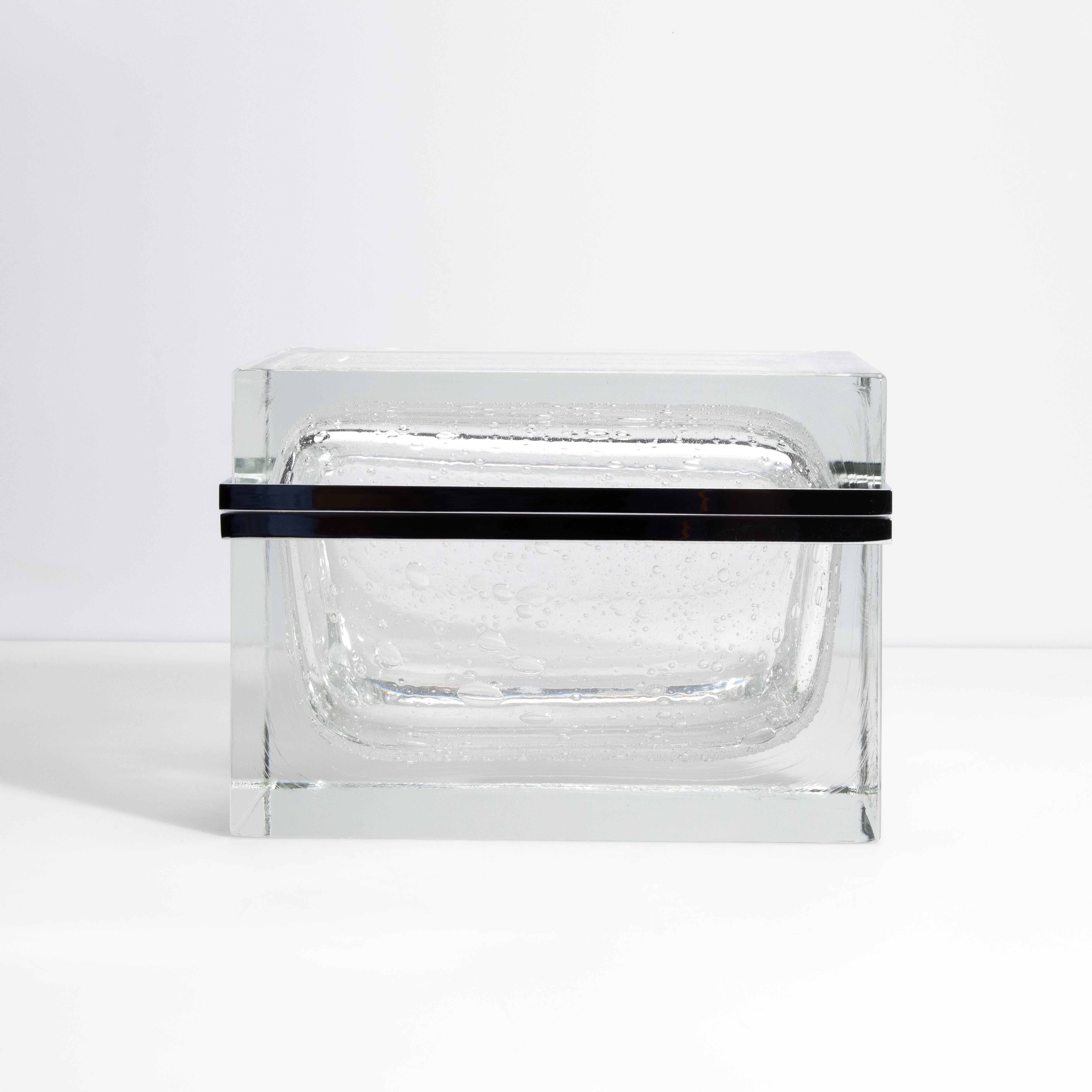 Caja gigante de cristal de Murano soplado a mano en cristal con burbujas y herrajes cromados Cristal de Murano en venta