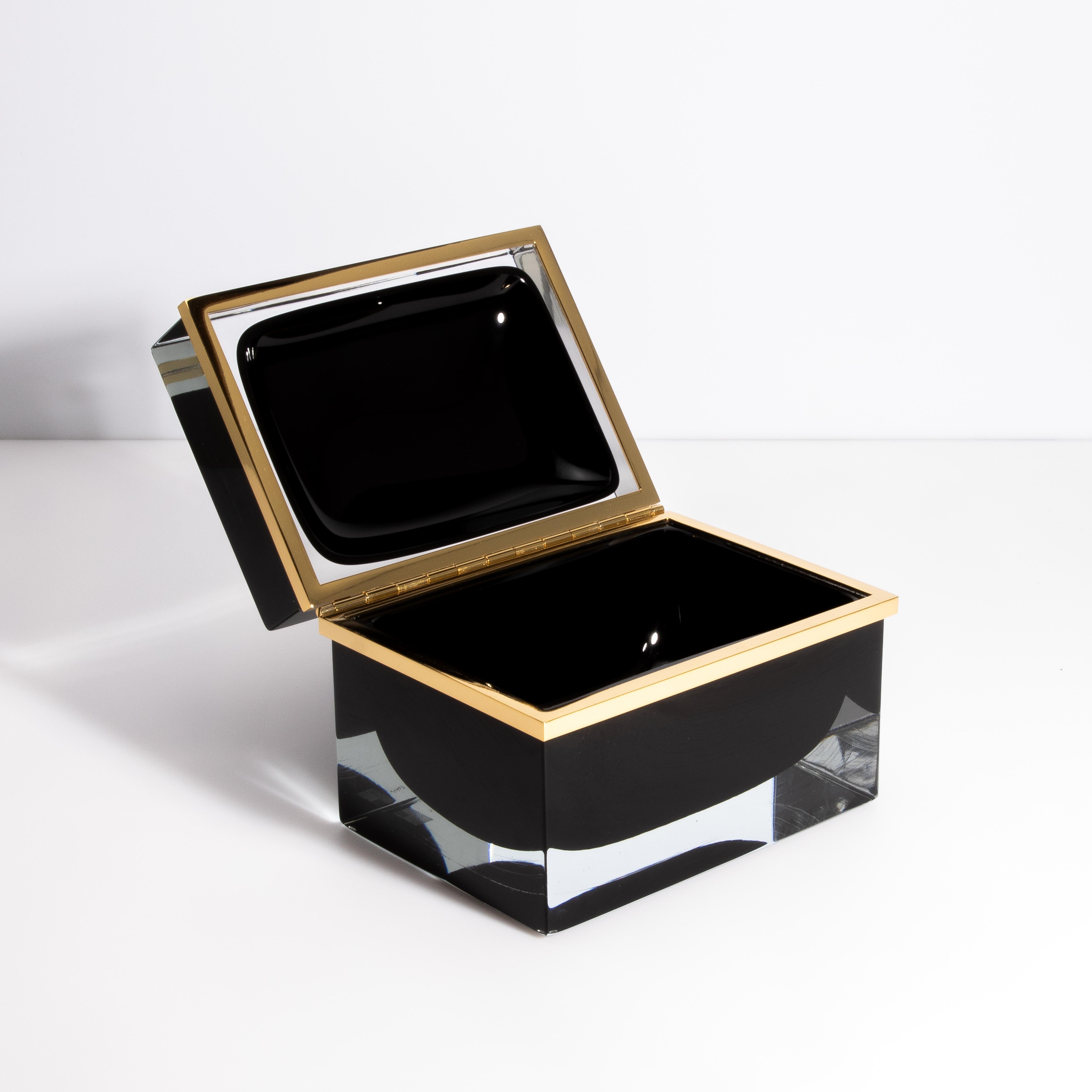 Caja gigante de cristal de Murano soplado a mano en negro ónice con herrajes de latón en Nuevo estado para la venta en West Hollywood, CA