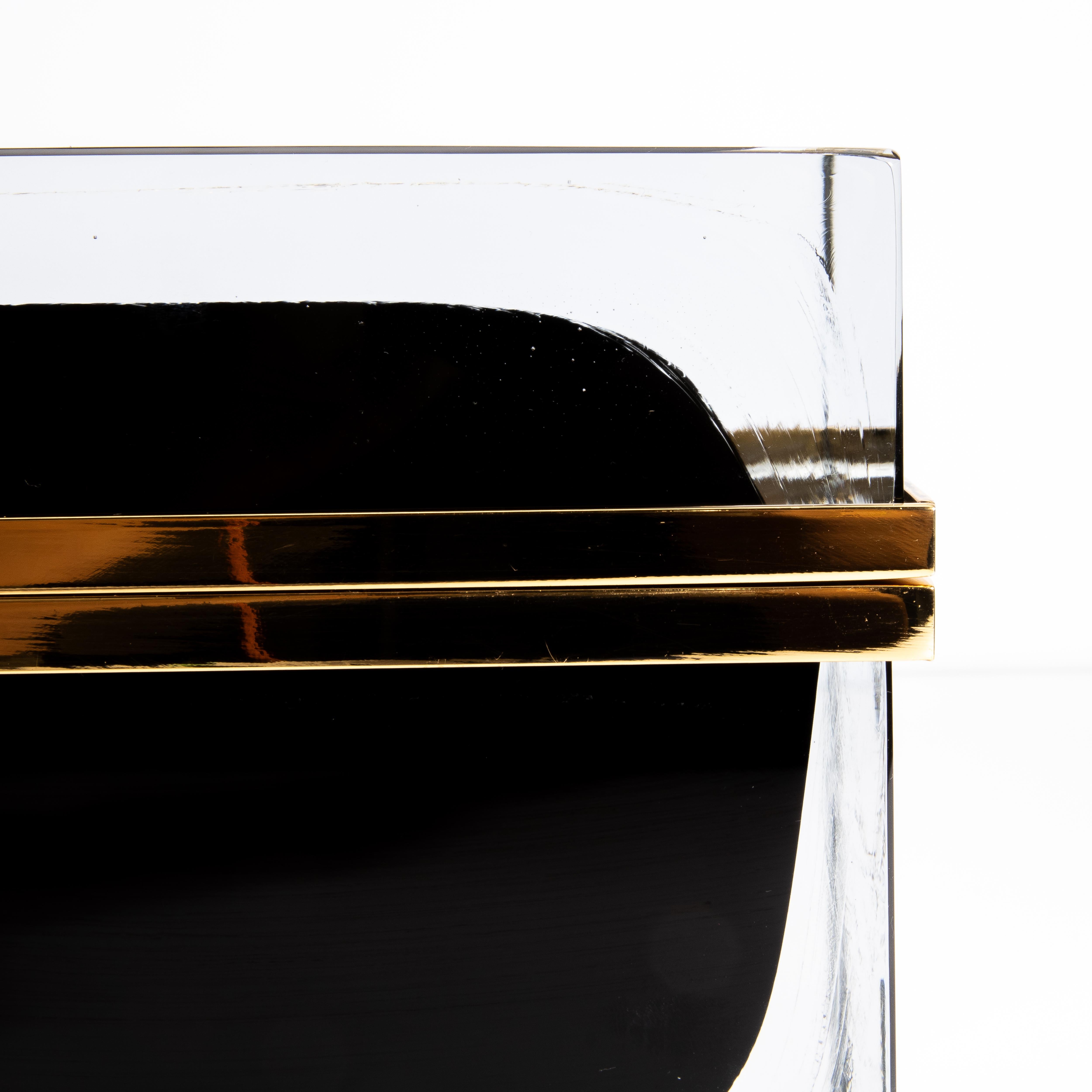 Caja gigante de cristal de Murano soplado a mano en negro ónice con herrajes de latón Latón en venta
