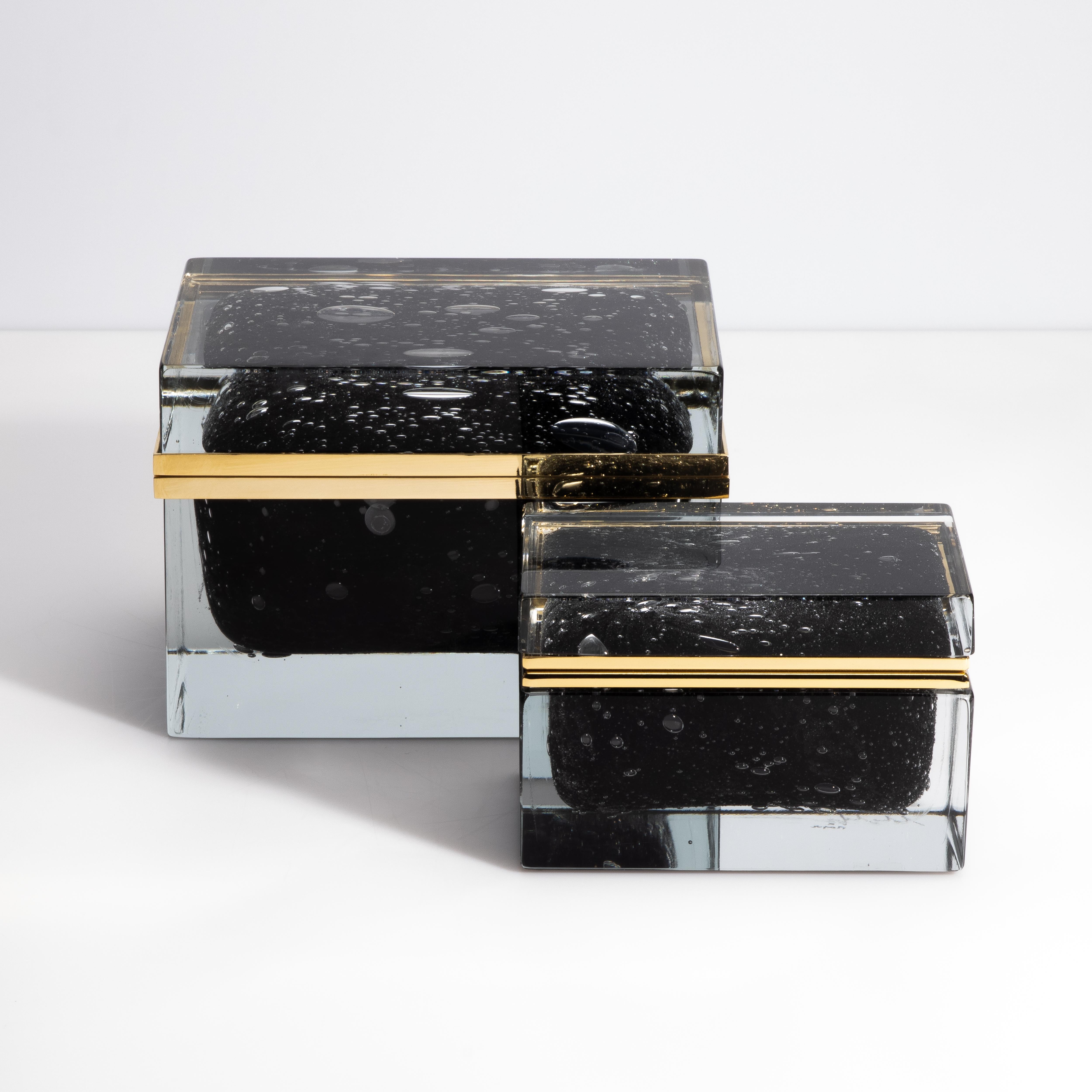 Boîte géante en verre de Murano soufflé à la main en noir onyx avec bulles et raccords en laiton en vente 3
