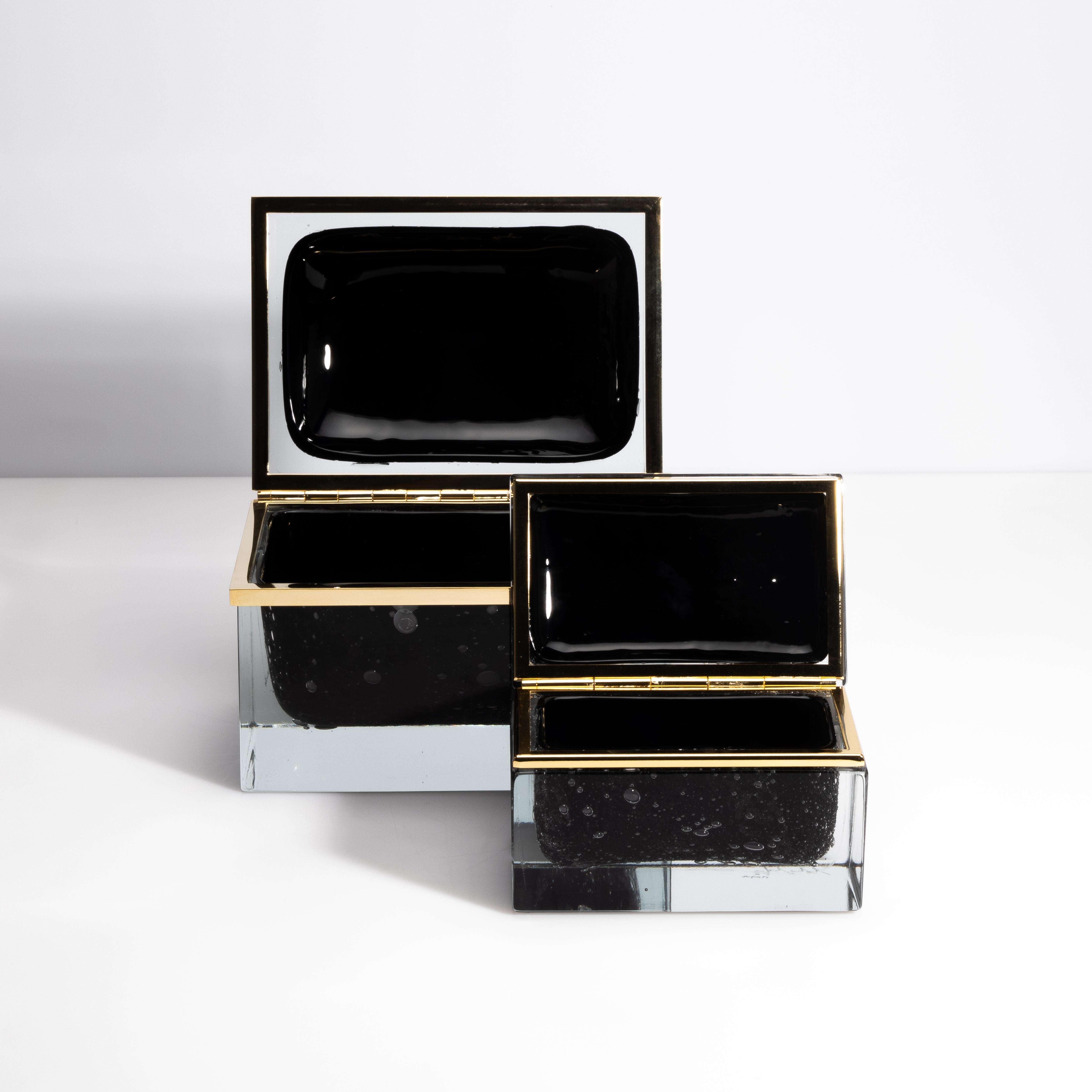 Boîte géante en verre de Murano soufflé à la main en noir onyx avec bulles et raccords en laiton en vente 4