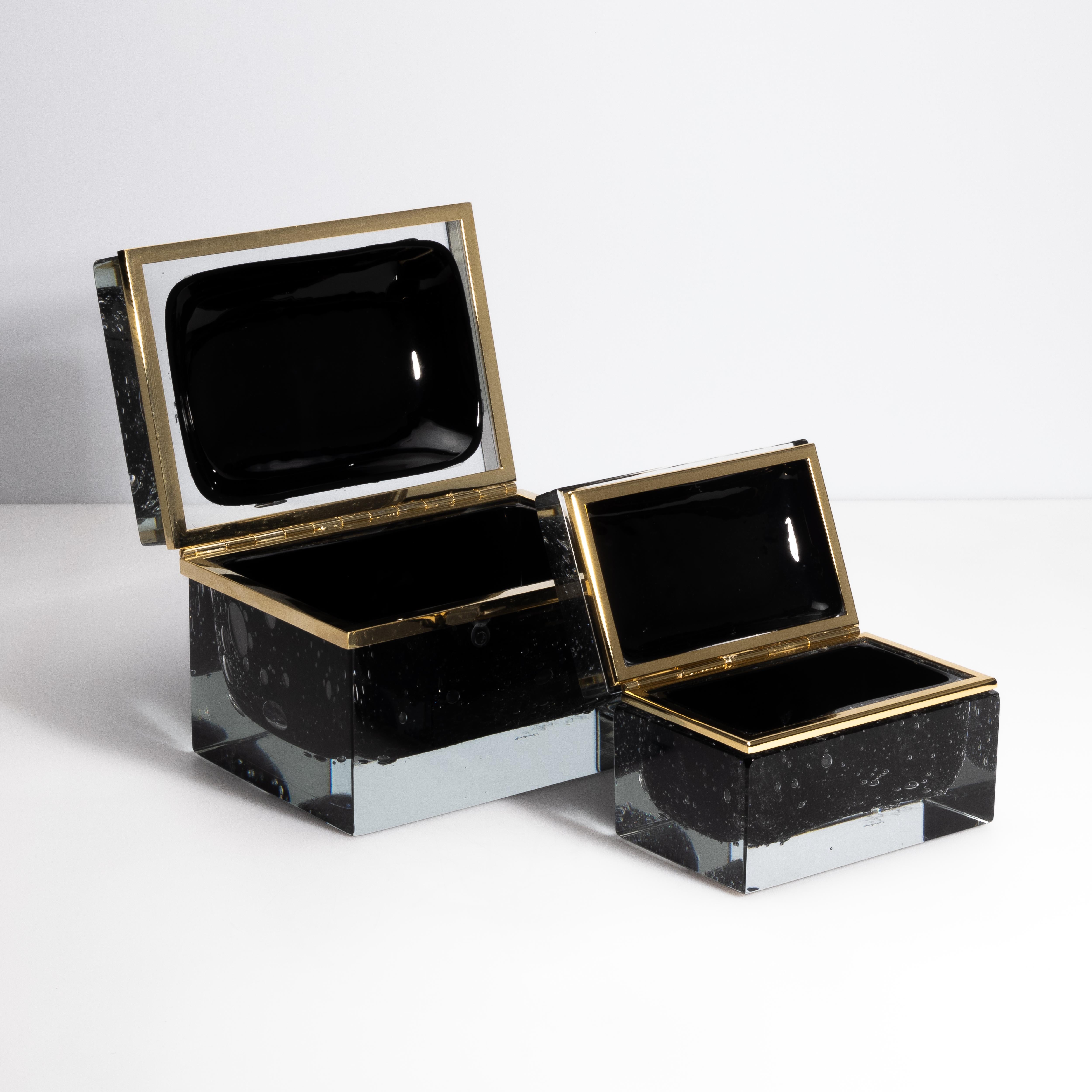 Boîte géante en verre de Murano soufflé à la main en noir onyx avec bulles et raccords en laiton en vente 5