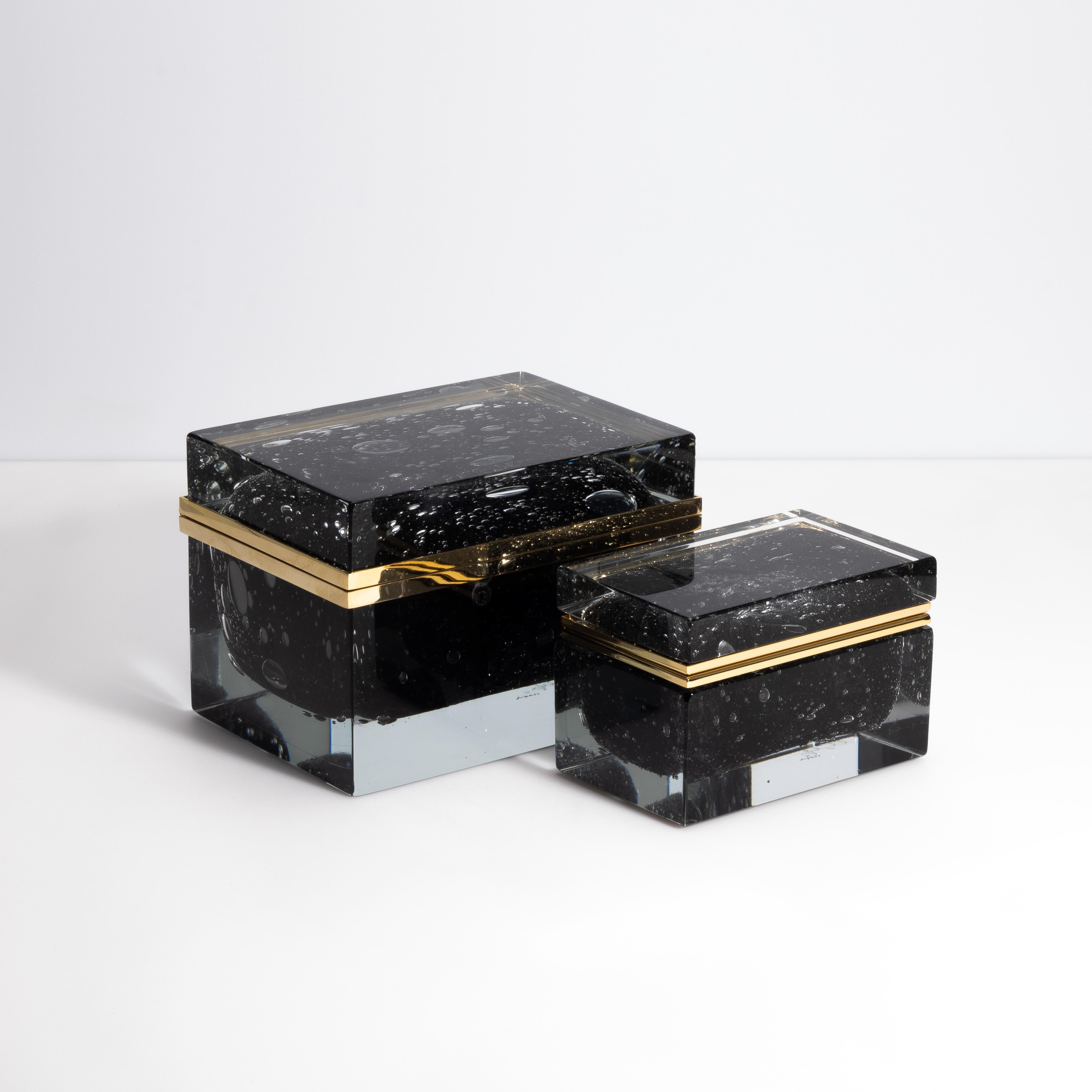 Boîte géante en verre de Murano soufflé à la main en noir onyx avec bulles et raccords en laiton en vente 6