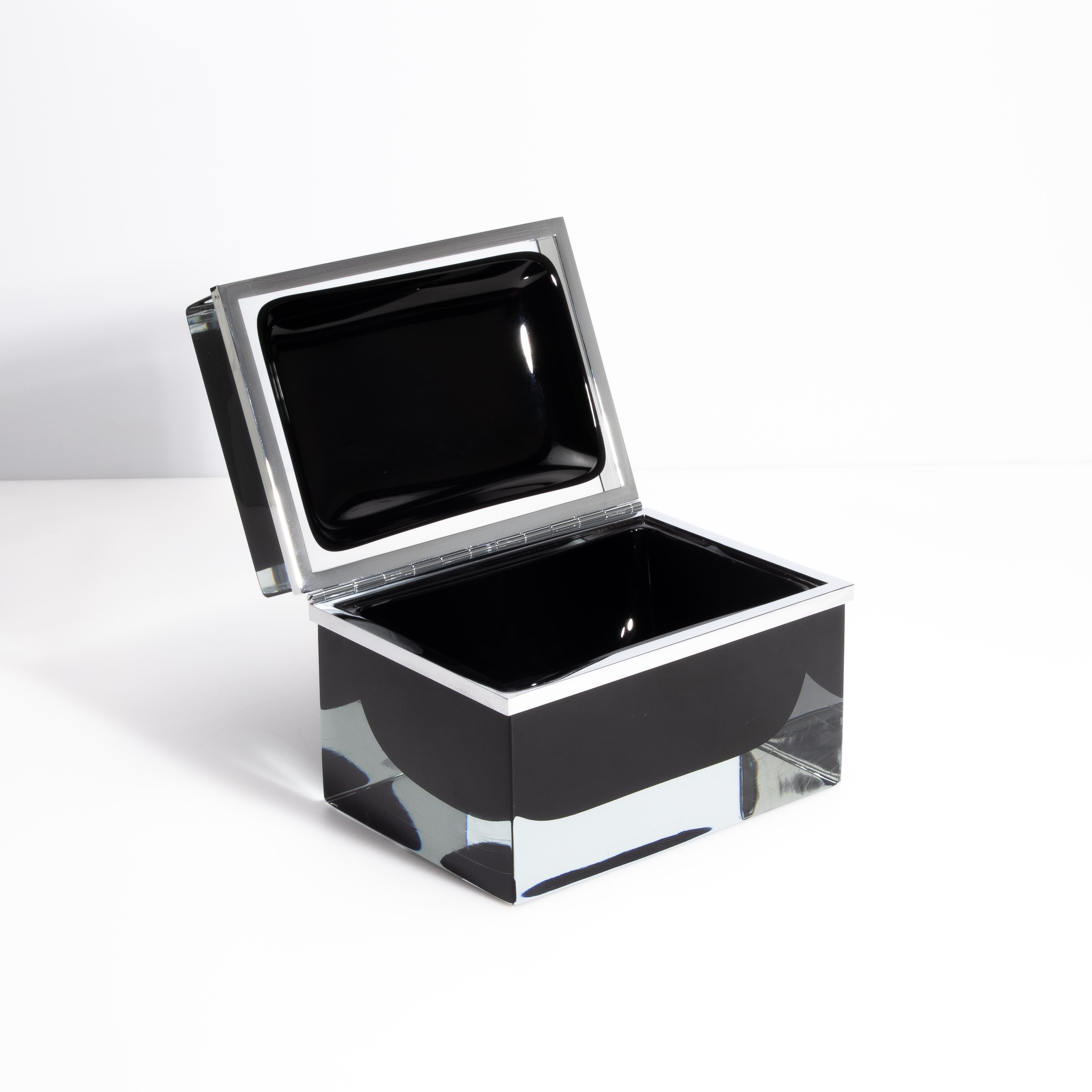 Caja Gigante de Cristal de Murano Soplado a Mano en Negro Ónice con Herrajes Cromados Hecho a mano en venta