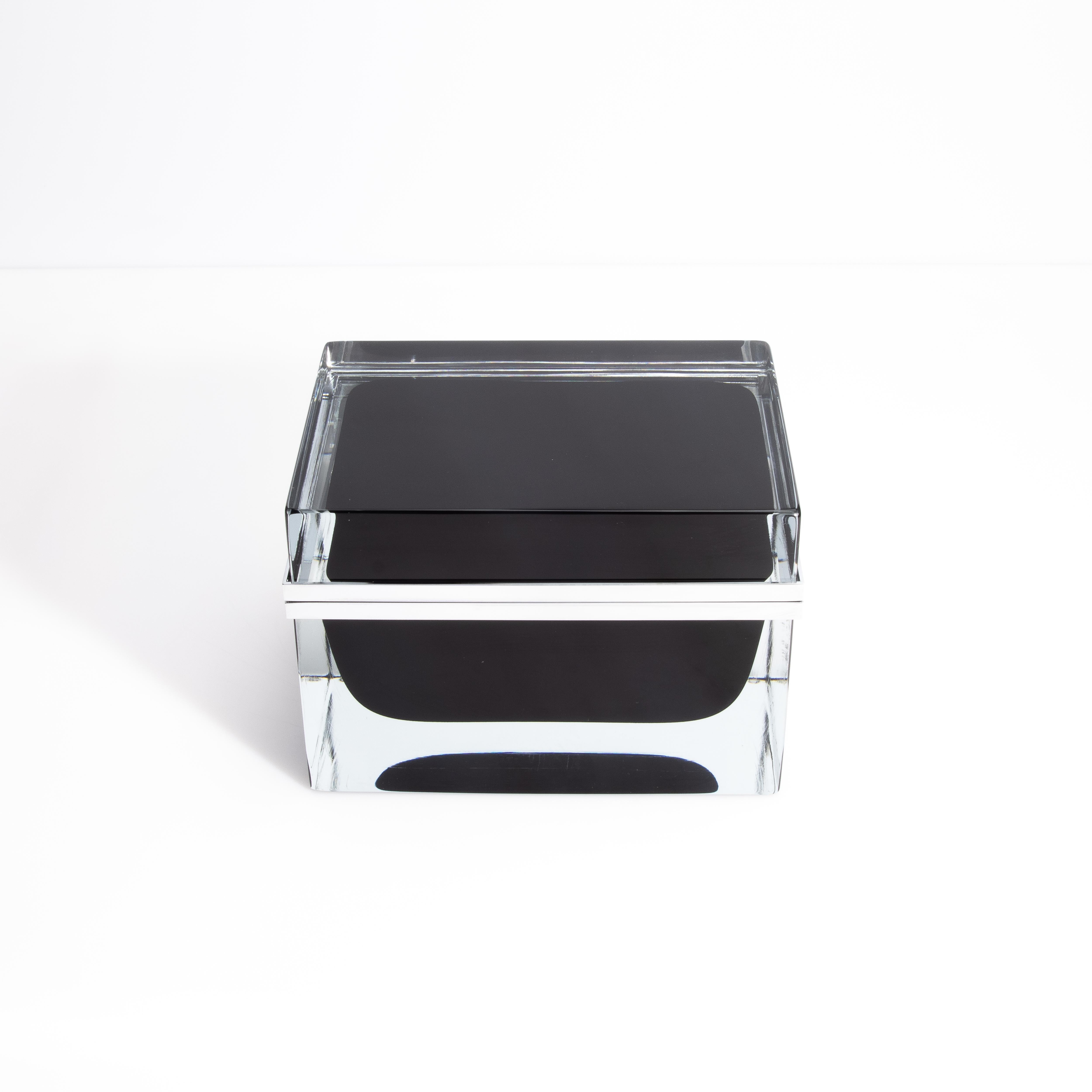 Caja Gigante de Cristal de Murano Soplado a Mano en Negro Ónice con Herrajes Cromados Siglo XXI y contemporáneo en venta