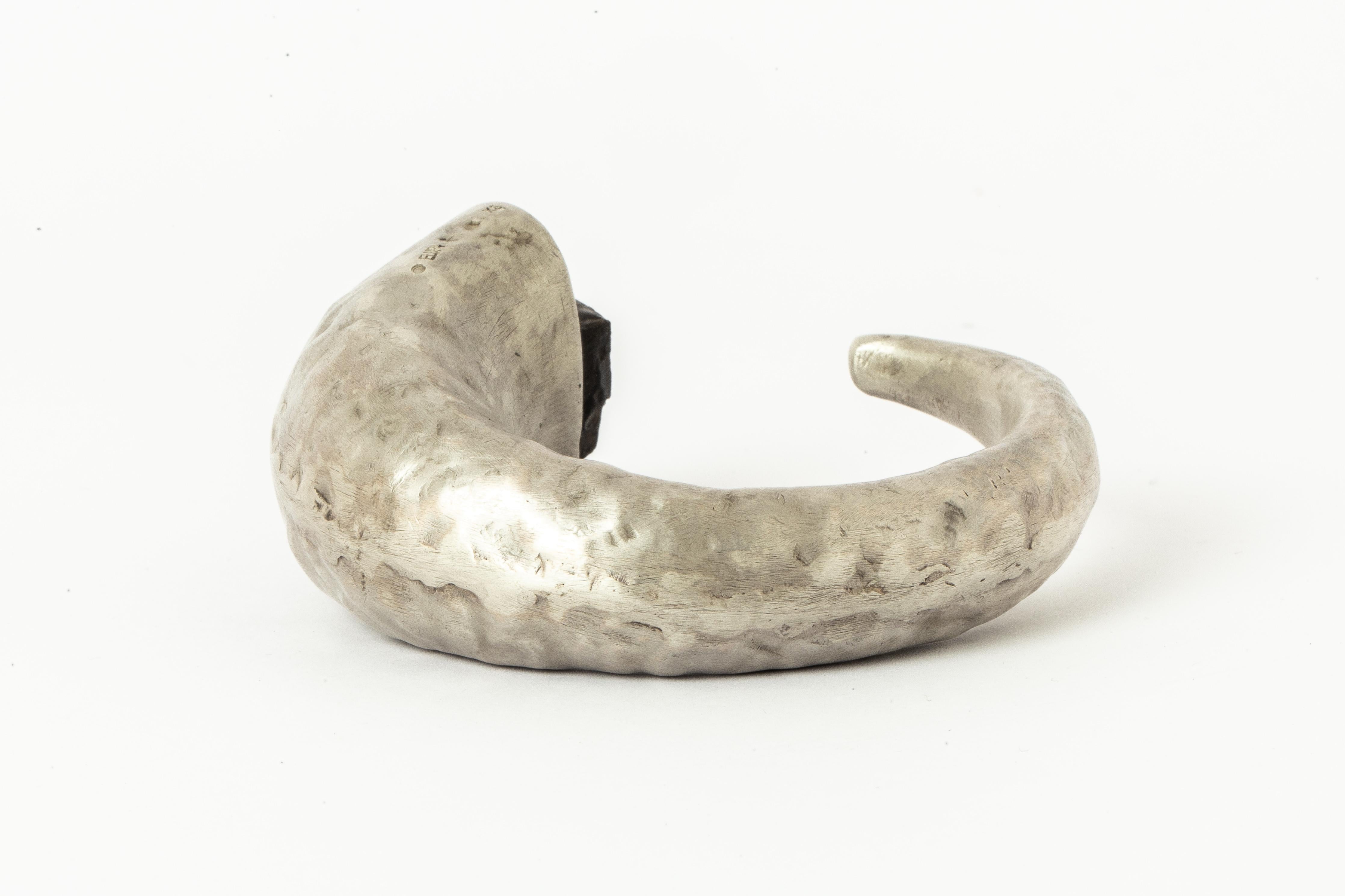 Women's or Men's Giant Horn Bracelet (Hoof Set, Shungite, DA+NS) For Sale