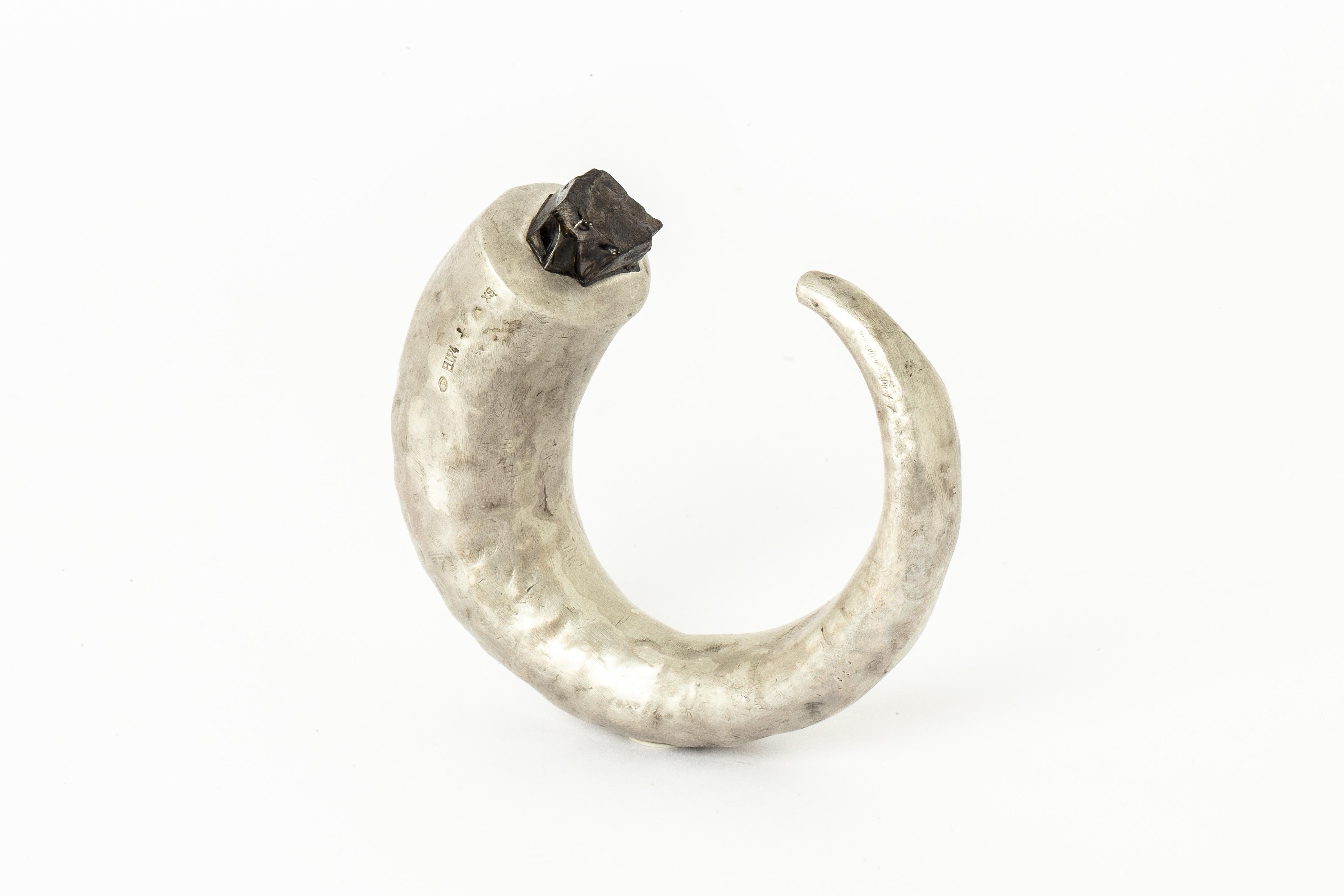 Giant Horn Bracelet (Hoof Set, Shungite, DA+NS) For Sale 1