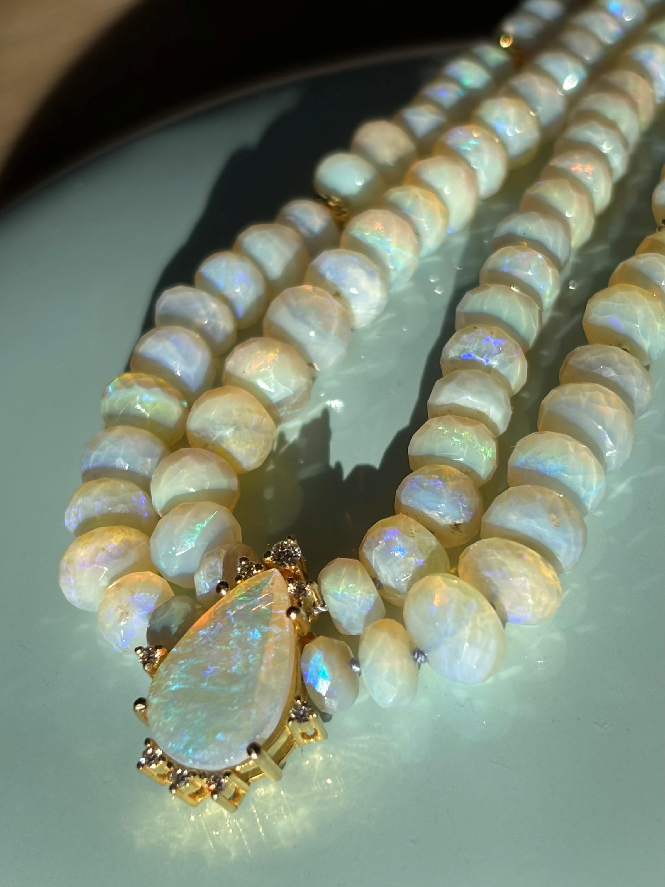 Collana a strati di opale australiana Lightning Ridge in oro 18 carati e diamanti in vendita 3