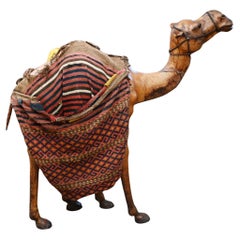 Sculpture géante des Libertés de Londres en cuir de camel 1920