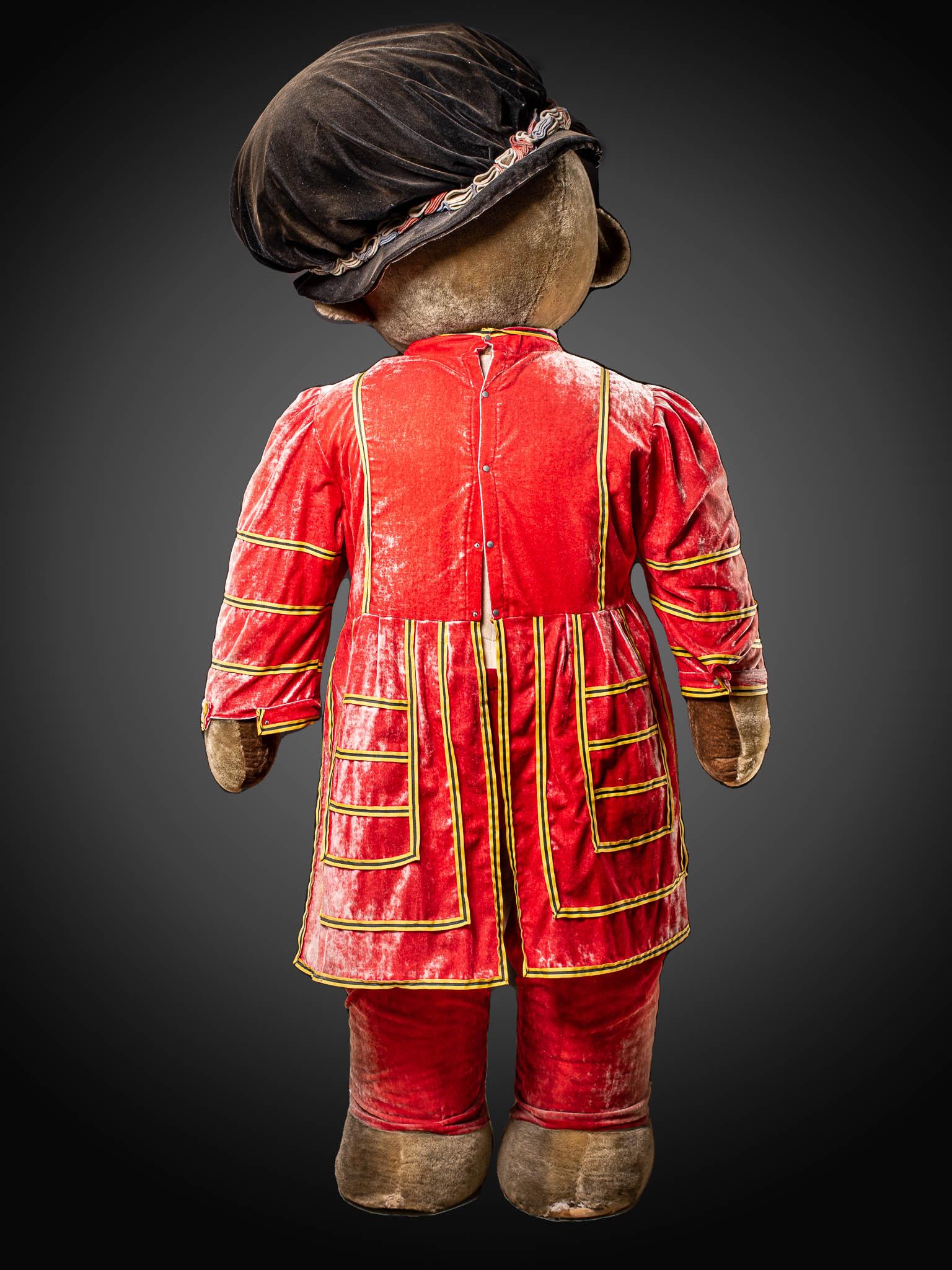Oso de peluche gigante de tamaño natural con el famoso uniforme de los guardias de la Torre de Londres en Bueno estado para la venta en Leuven , BE