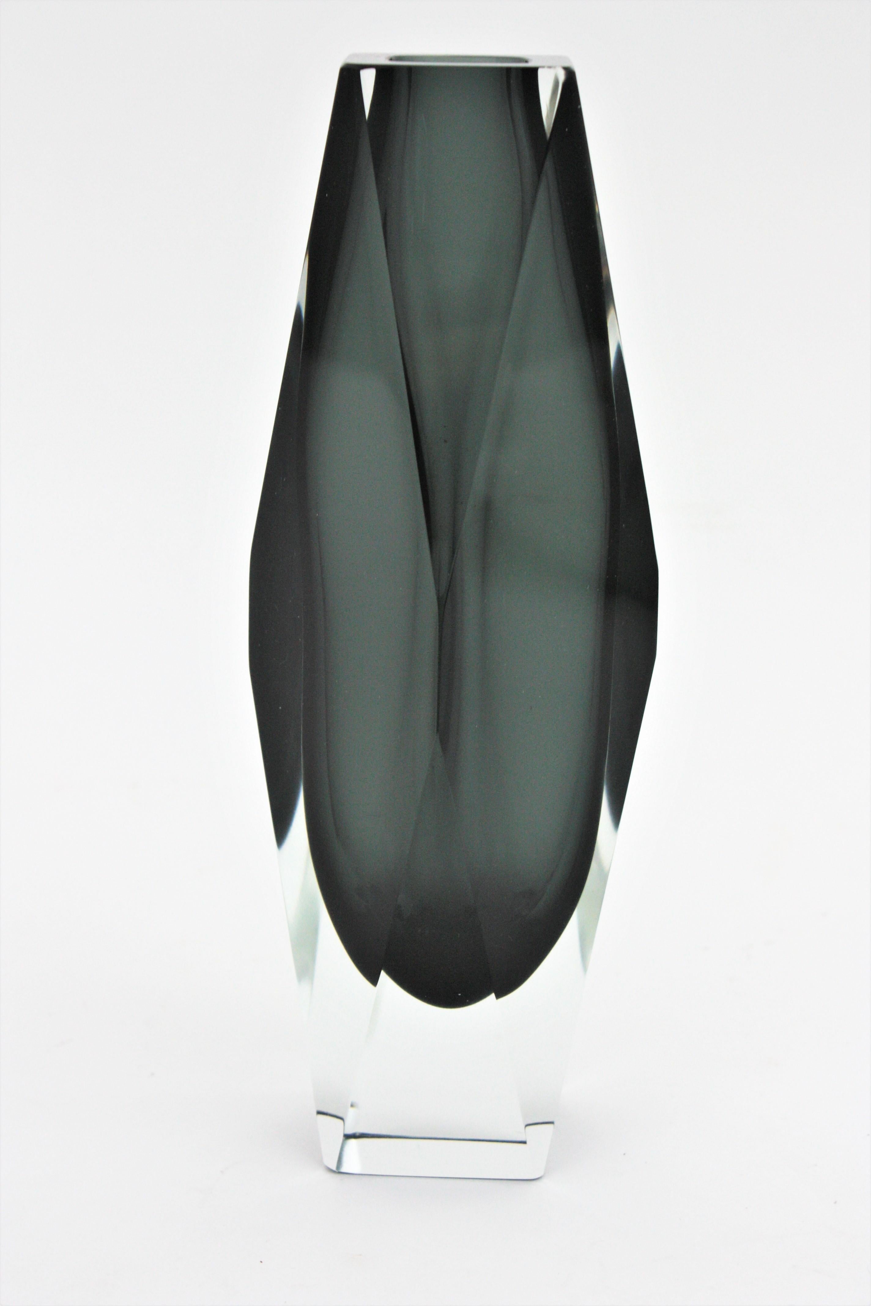 Giant Mandruzzato Murano Sommerso Smoked Grey Clear Faceted Art Glass Vase For Sale 3