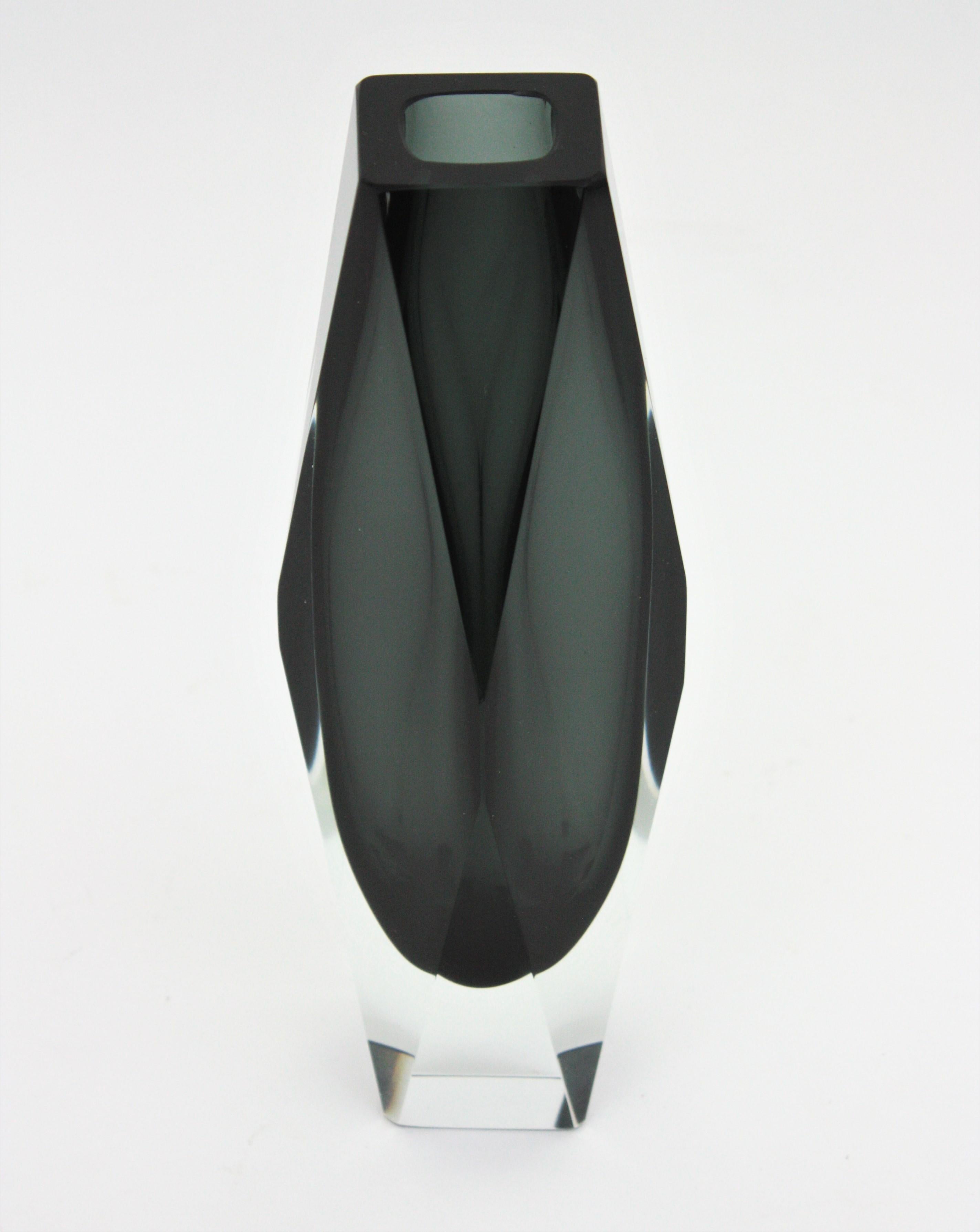 Mid-Century Modern Giant Mandruzzato Murano Sommerso Smoked Grey Clear Faceted Art Glass Vase For Sale