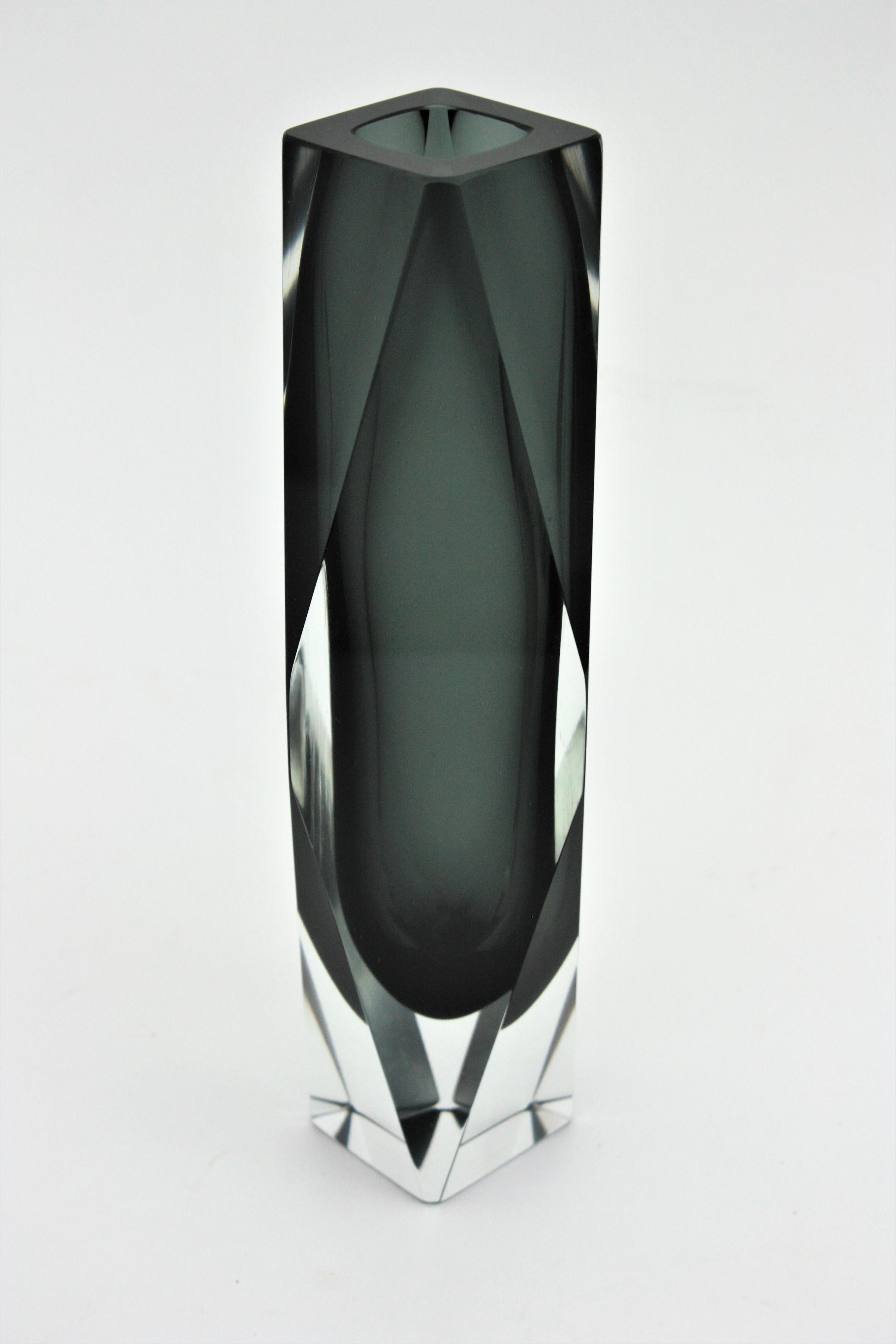 Giant Mandruzzato Murano Sommerso Smoked Grey Clear Faceted Art Glass Vase For Sale 1