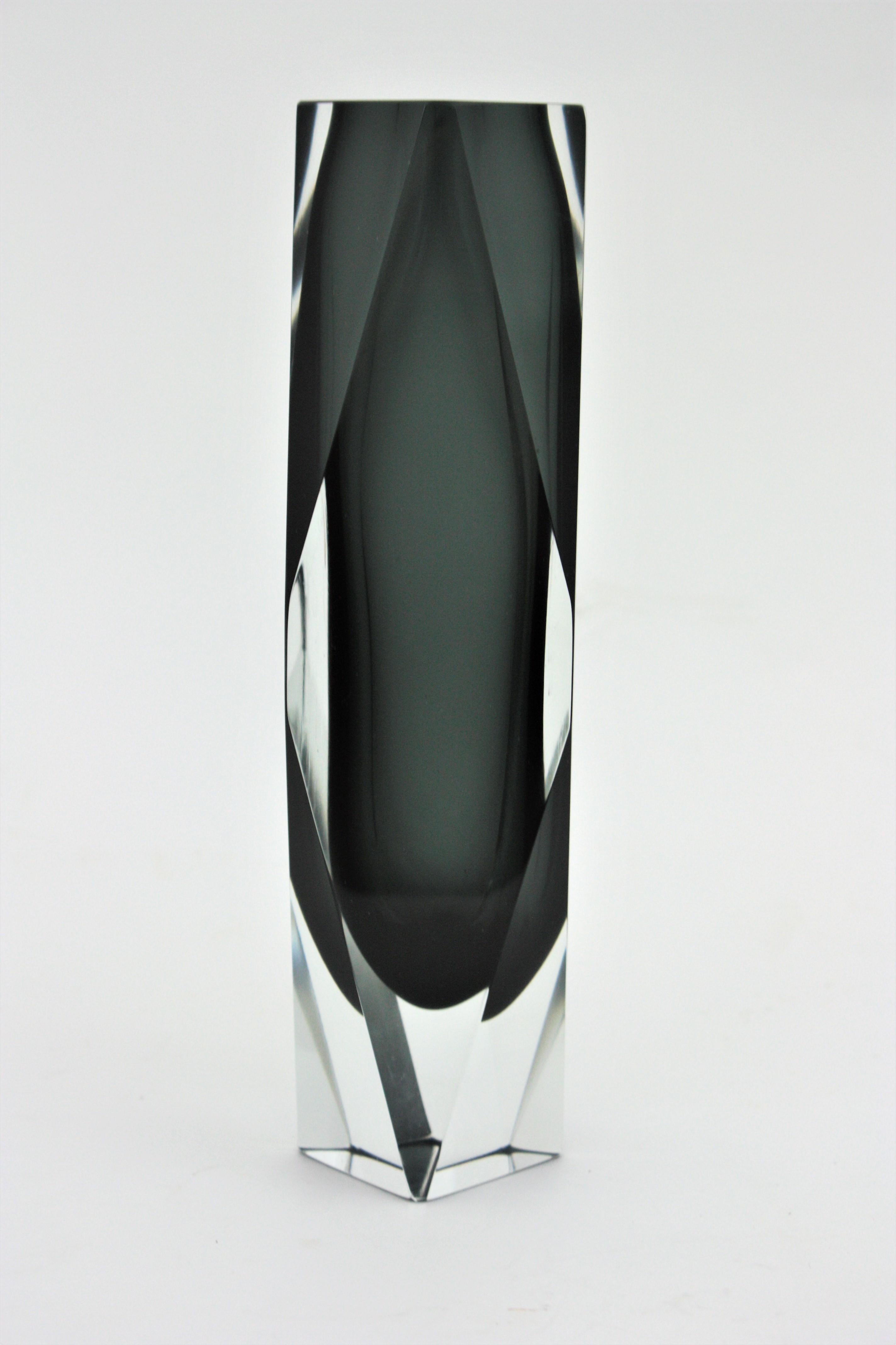 Giant Mandruzzato Murano Sommerso Smoked Grey Clear Faceted Art Glass Vase For Sale 2