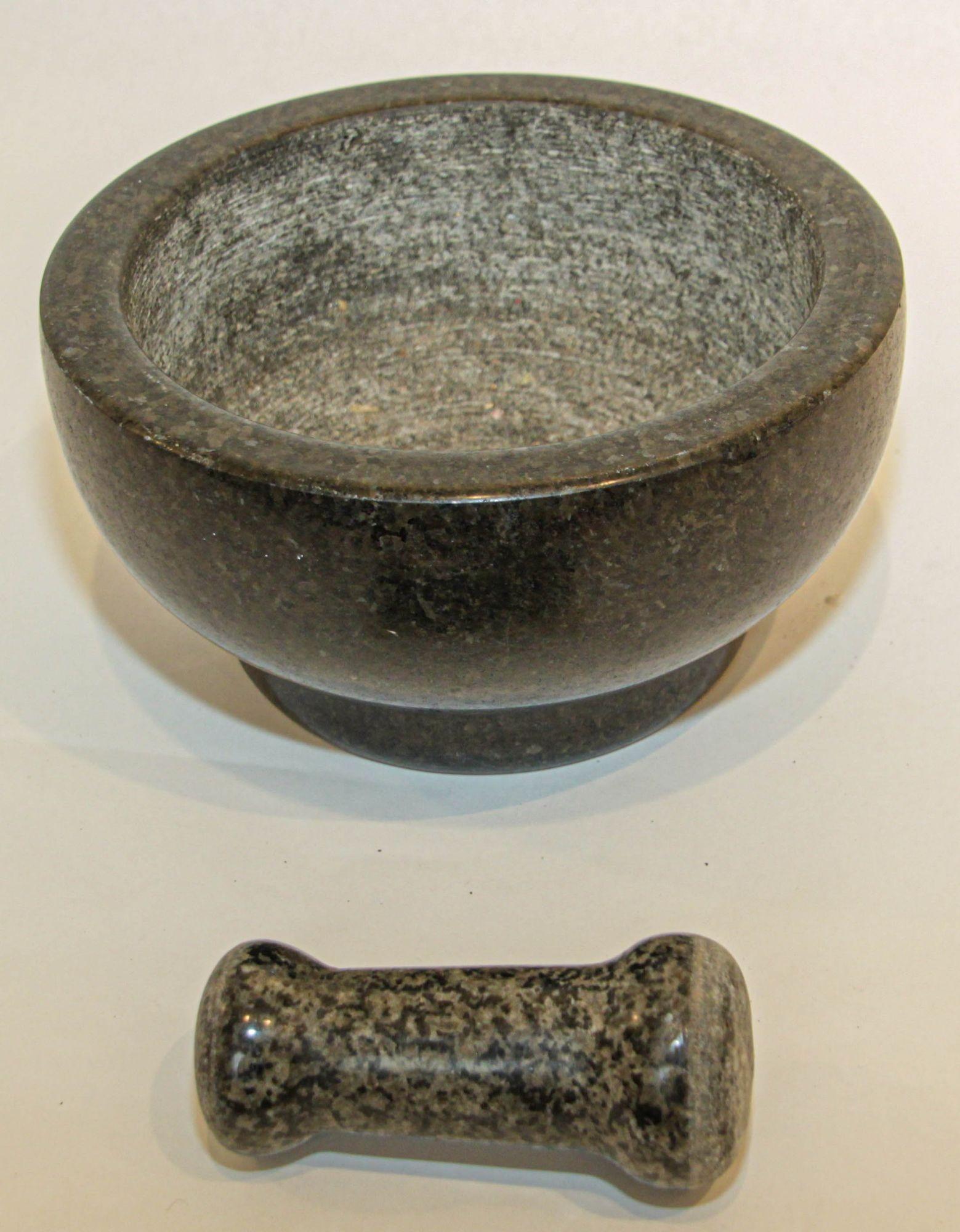 Francese Set di mortaio e pestello gigante in marmo nero lucidato Italia in vendita