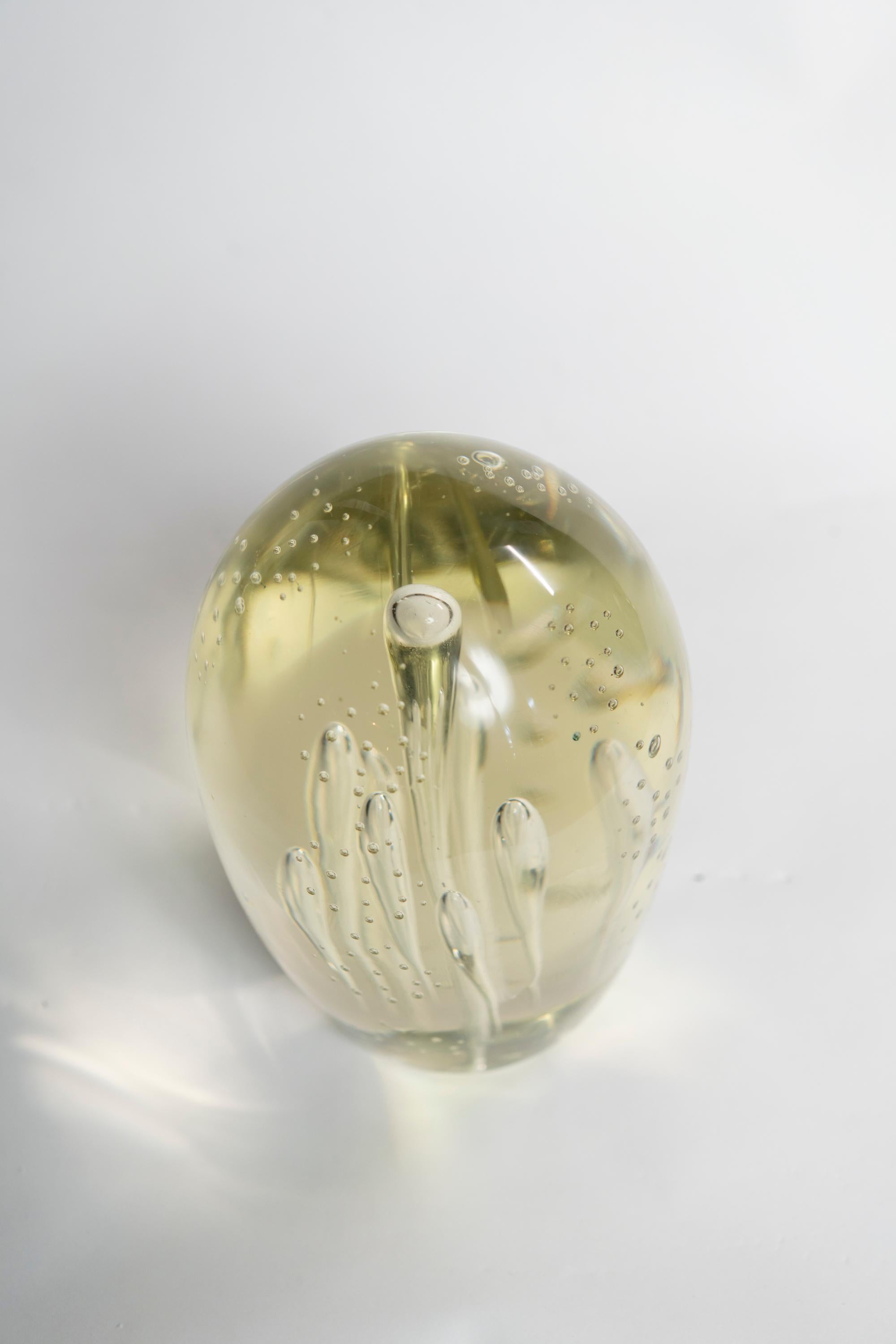 Mid-Century Modern Giant Murano Bulicante Clear Glass Egg in the Style of Barovier e Tosso For Sale