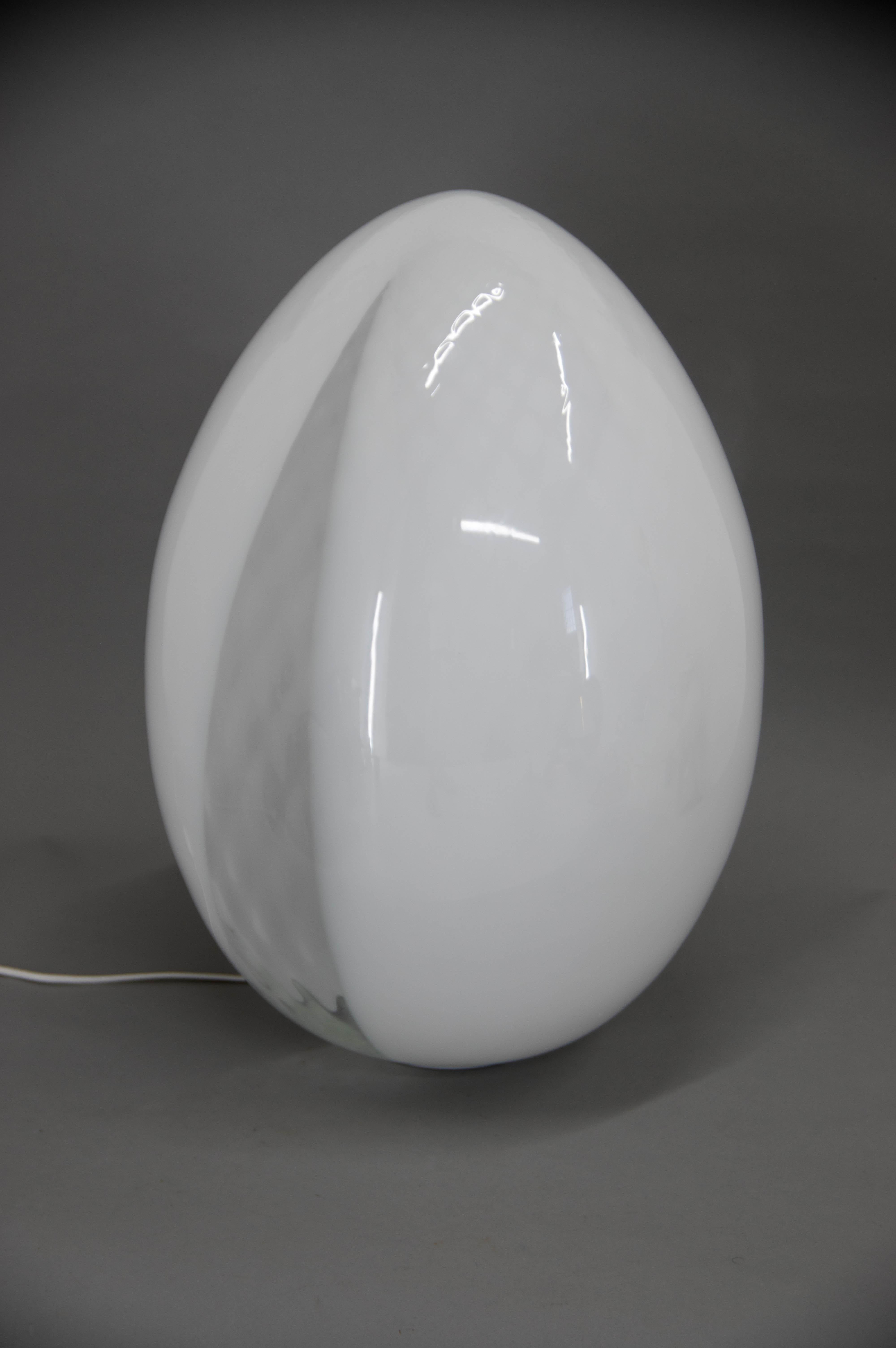 Big Murano glass egg lamp.
Made of white and transparent glass
Excellent condition.
1x100W, E25-E27 bulb
US plug adapter included.