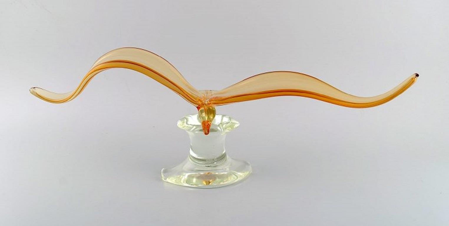 Sculpture géante de Murano en verre d'art soufflé à la bouche orange et transparent. Oiseau. Design italien, années 1960.
Mesures : 60 x 21 x 12 cm.
En parfait état.