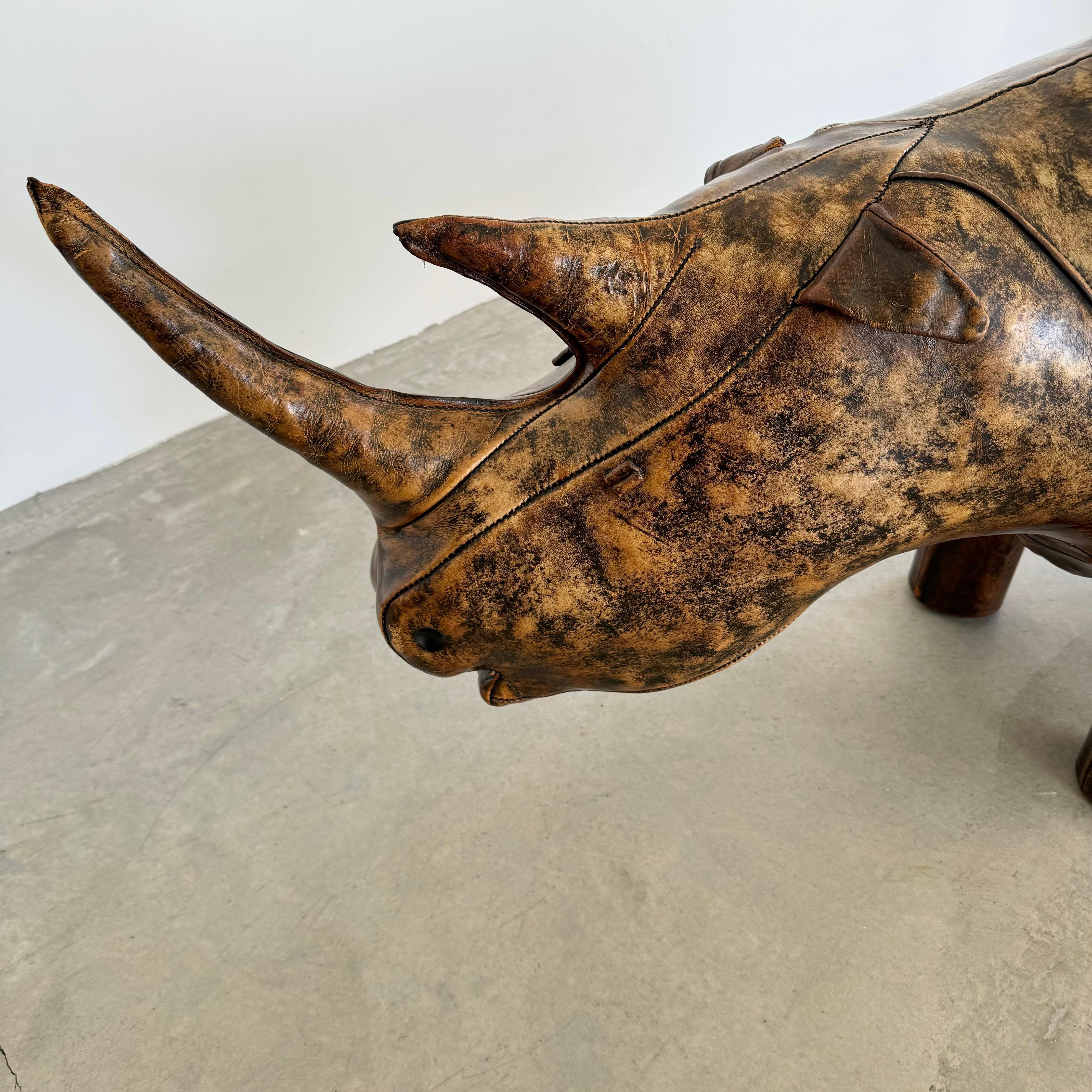 Banco gigante de piel de rinoceronte Omersa para Liberty of London, años 60 Inglaterra en venta 5