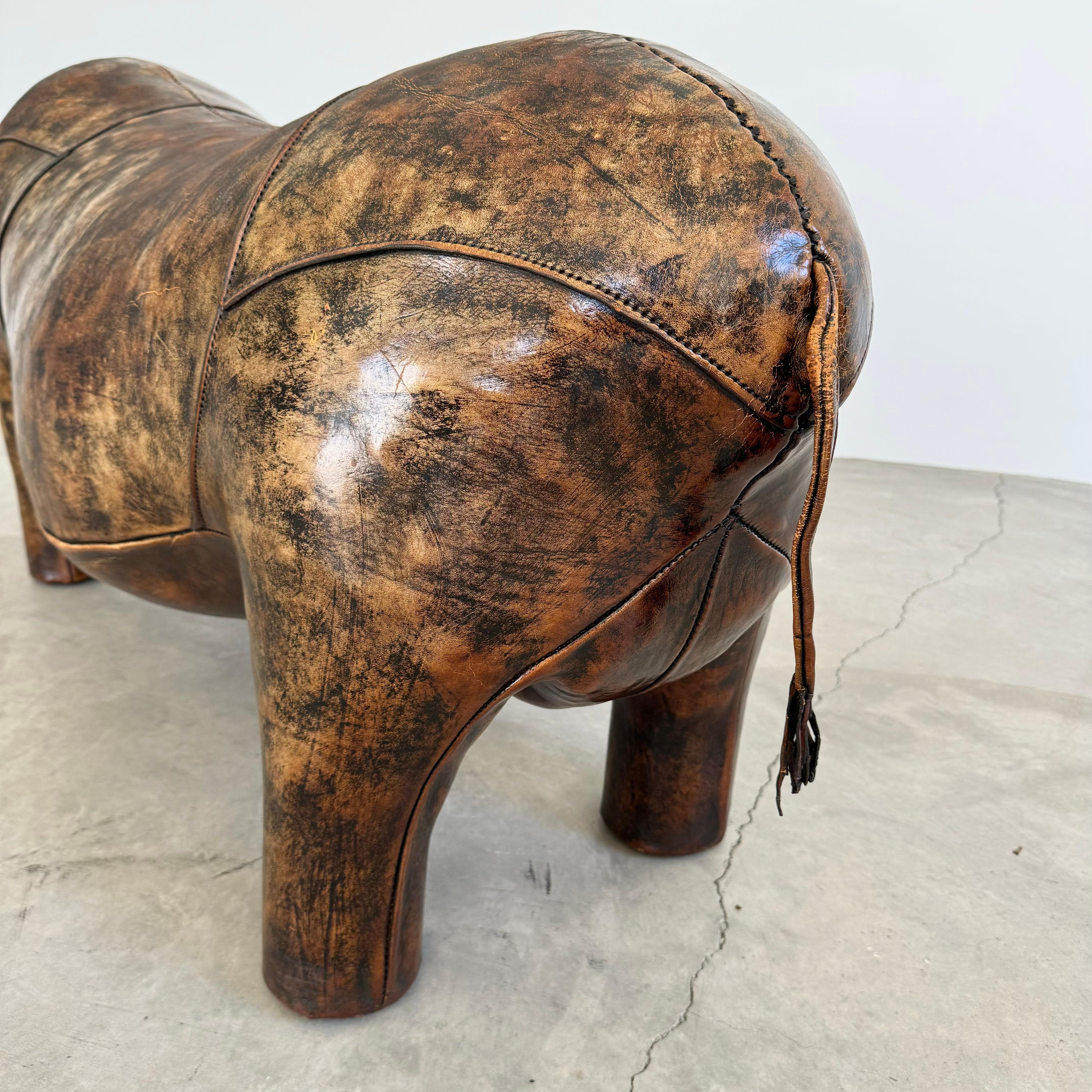 Banco gigante de piel de rinoceronte Omersa para Liberty of London, años 60 Inglaterra en venta 6