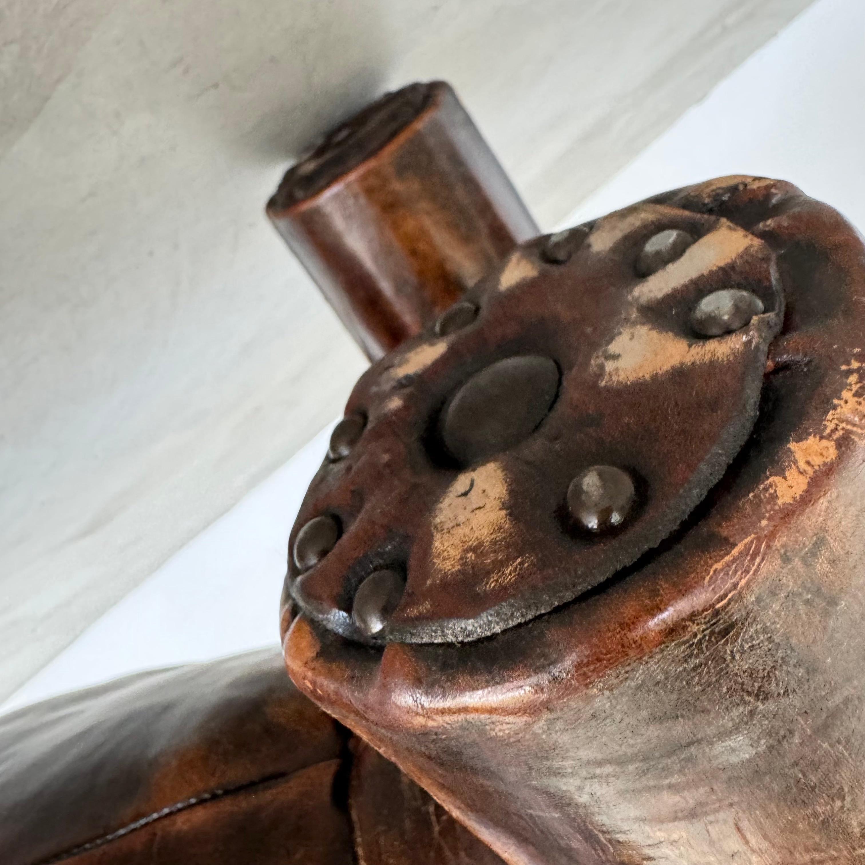 Banco gigante de piel de rinoceronte Omersa para Liberty of London, años 60 Inglaterra en venta 7