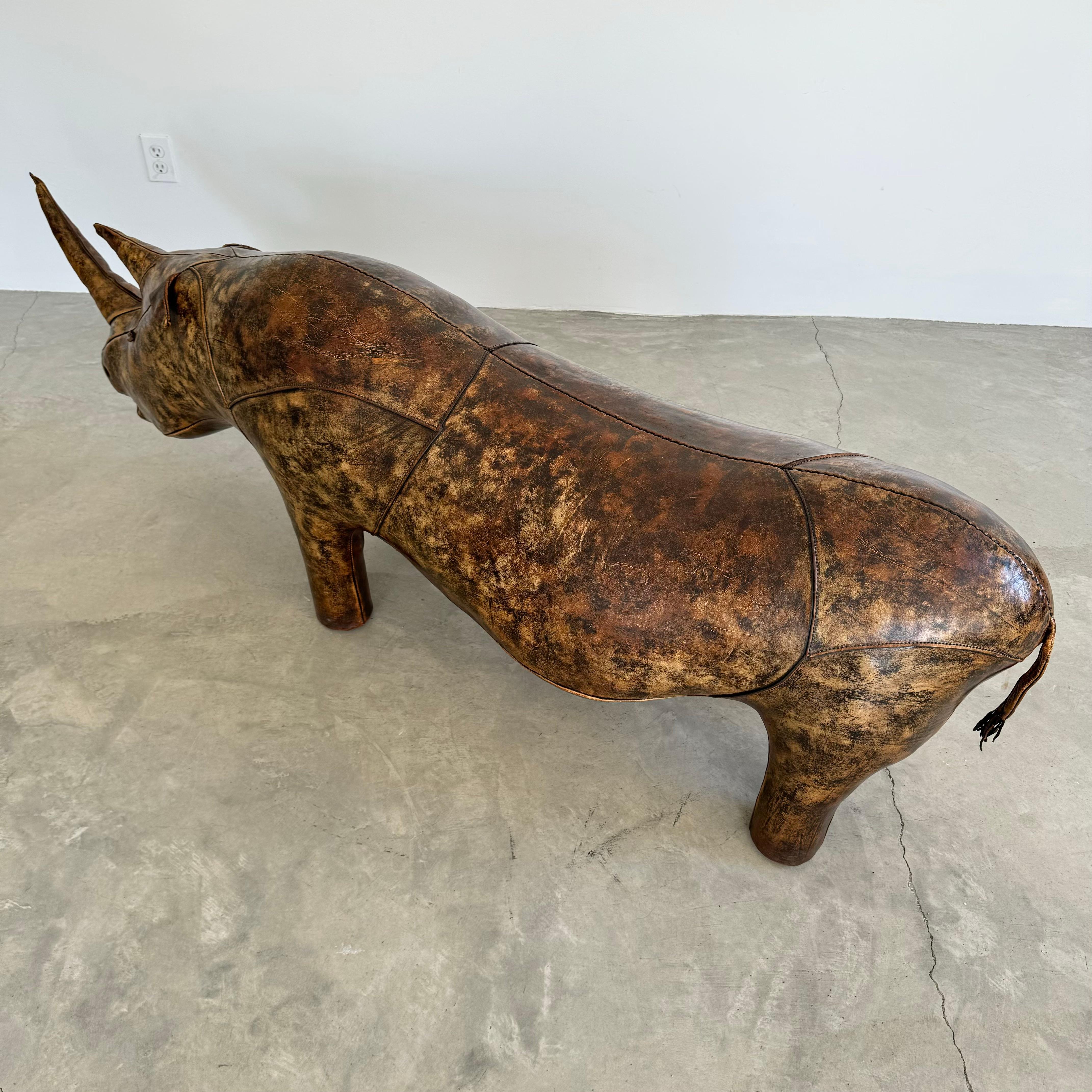 Banco gigante de piel de rinoceronte Omersa para Liberty of London, años 60 Inglaterra en venta 8