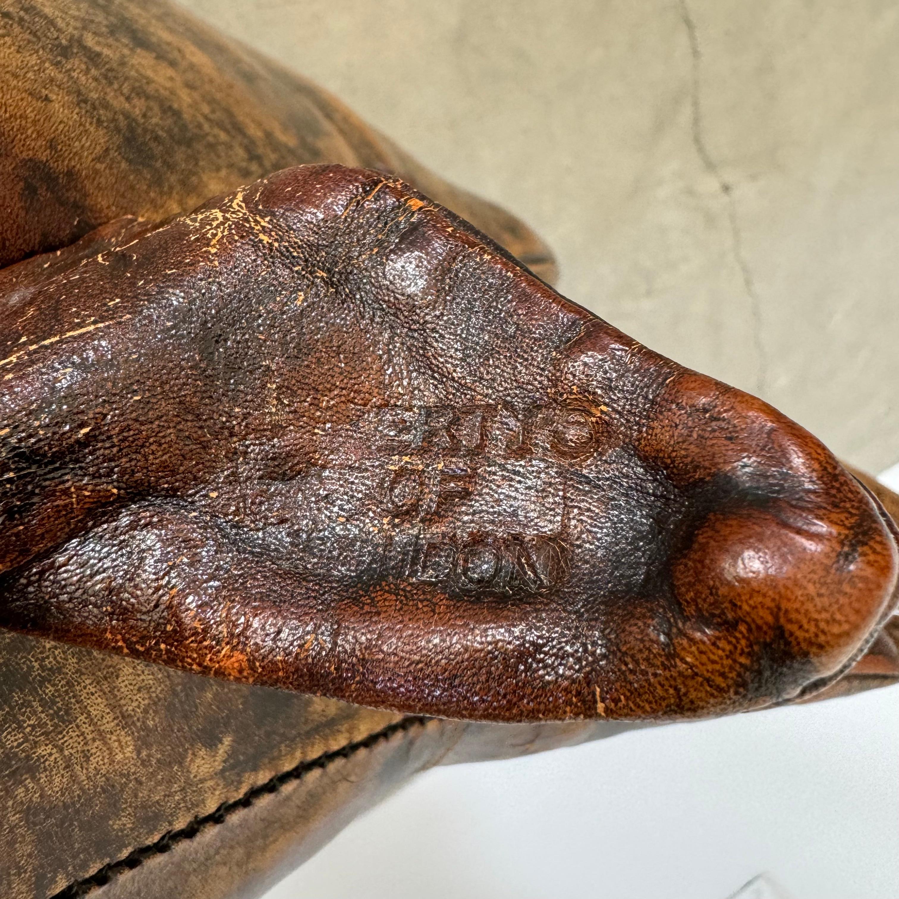 Banco gigante de piel de rinoceronte Omersa para Liberty of London, años 60 Inglaterra en venta 10