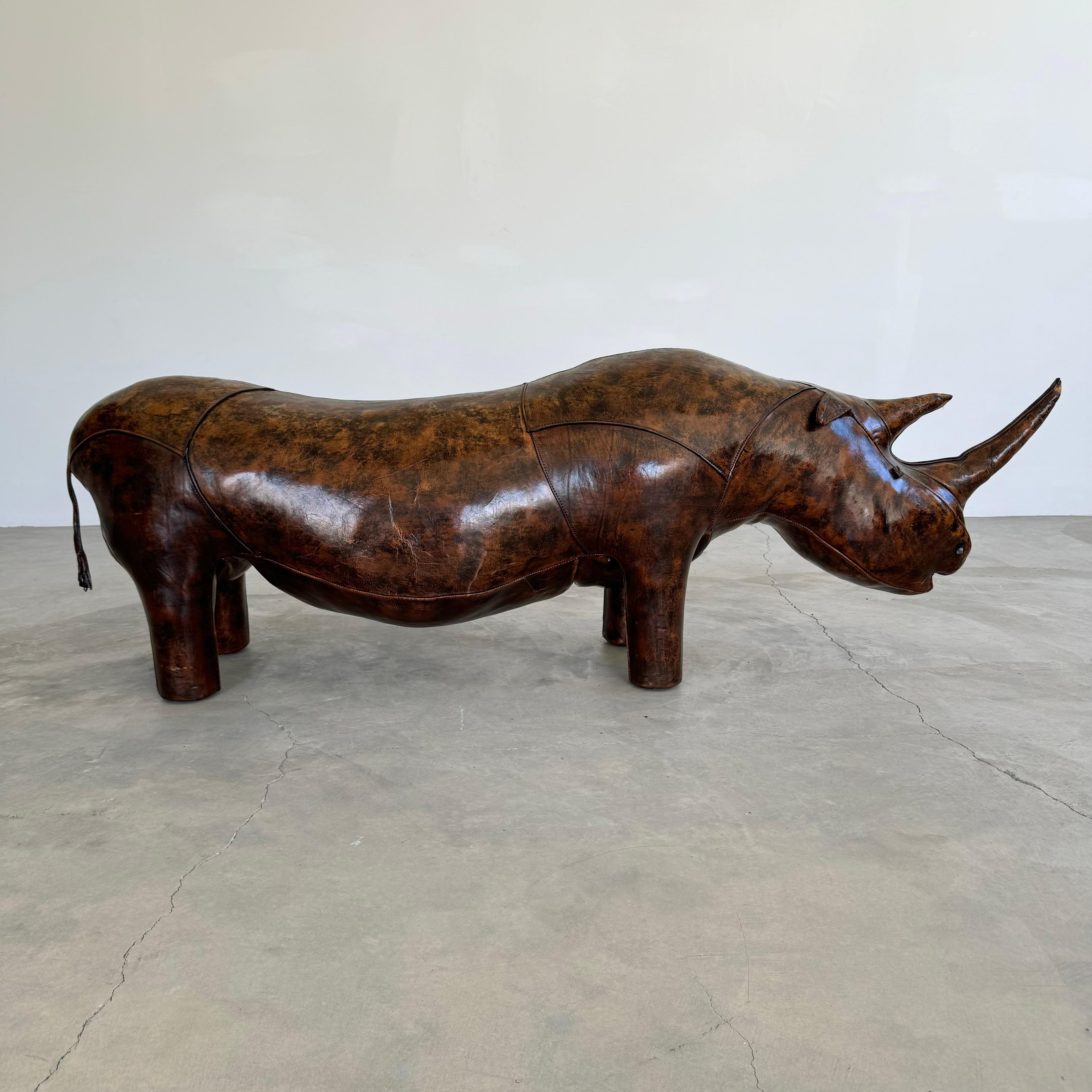 Banco gigante de piel de rinoceronte Omersa para Liberty of London, años 60 Inglaterra en Bueno estado para la venta en Los Angeles, CA