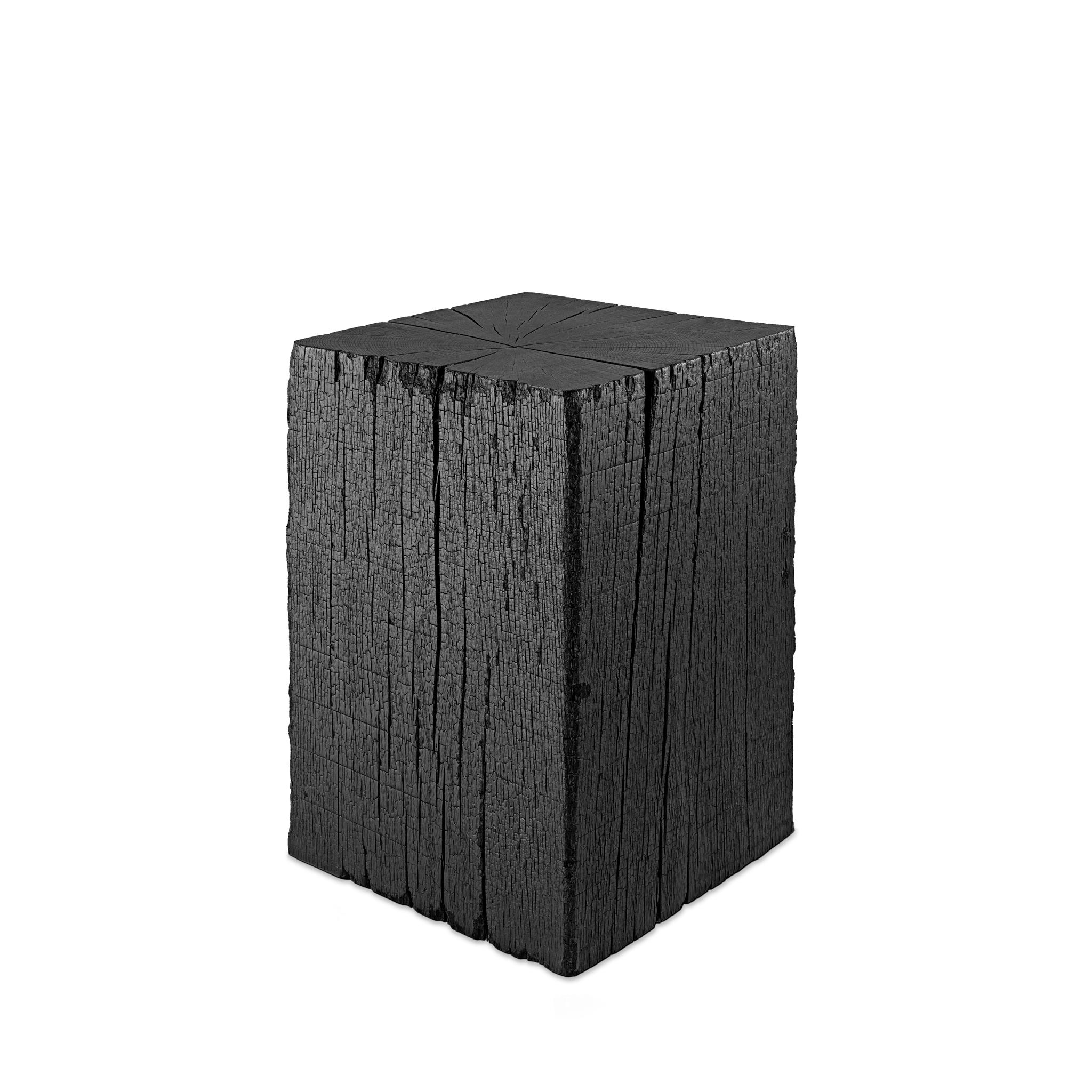 Table d'appoint Panda géant par Timbart
Dimensions : D 30 x L 30 x H 45 cm
MATERIAL : bois de chêne massif, surface cuite au Yakisugi.

Timbart est un atelier d'ébénisterie hongrois spécialisé dans les parquets, les meubles sur mesure et tout type