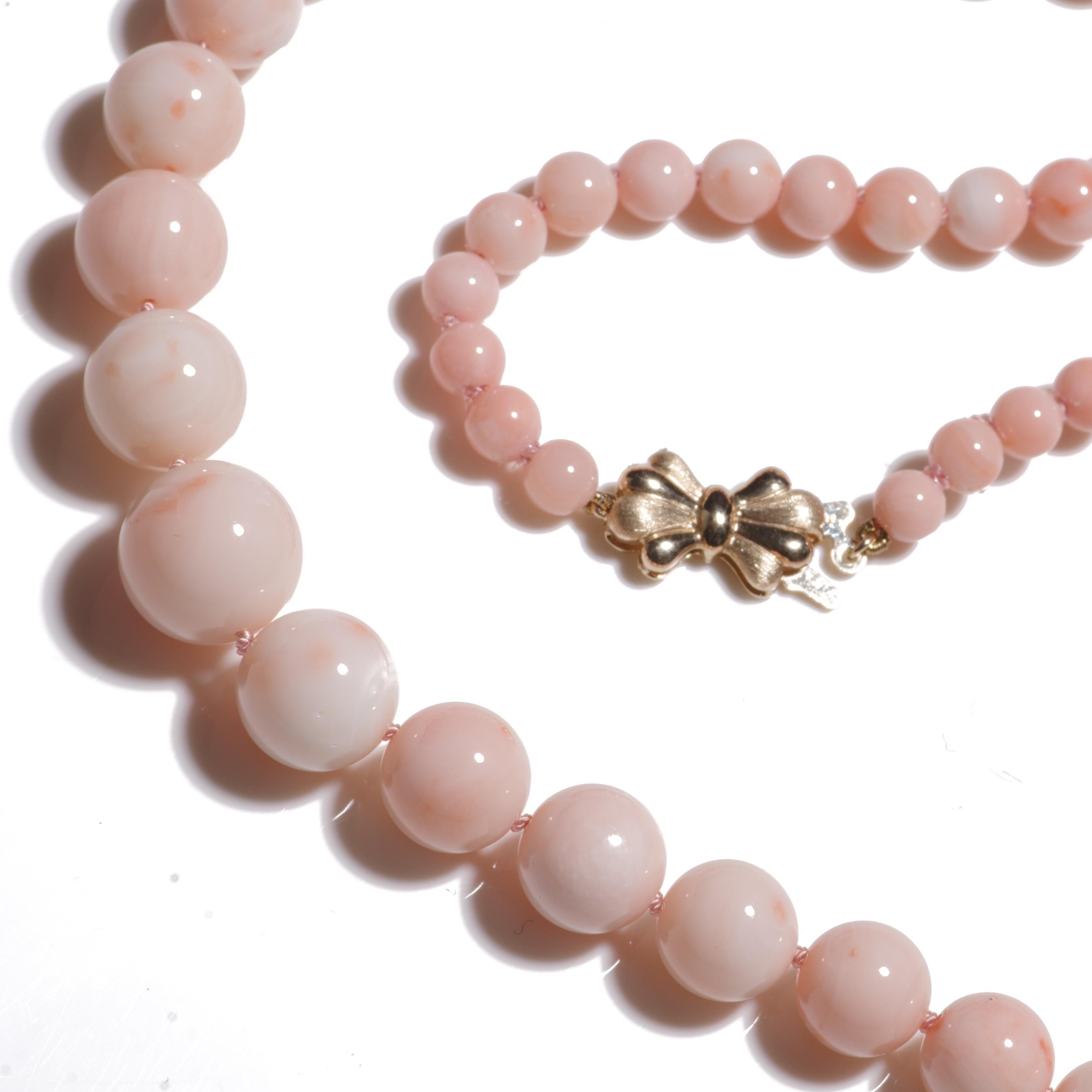 Taille ronde Collier de corail peau d'ange rose géant en or jaune 14K en vente