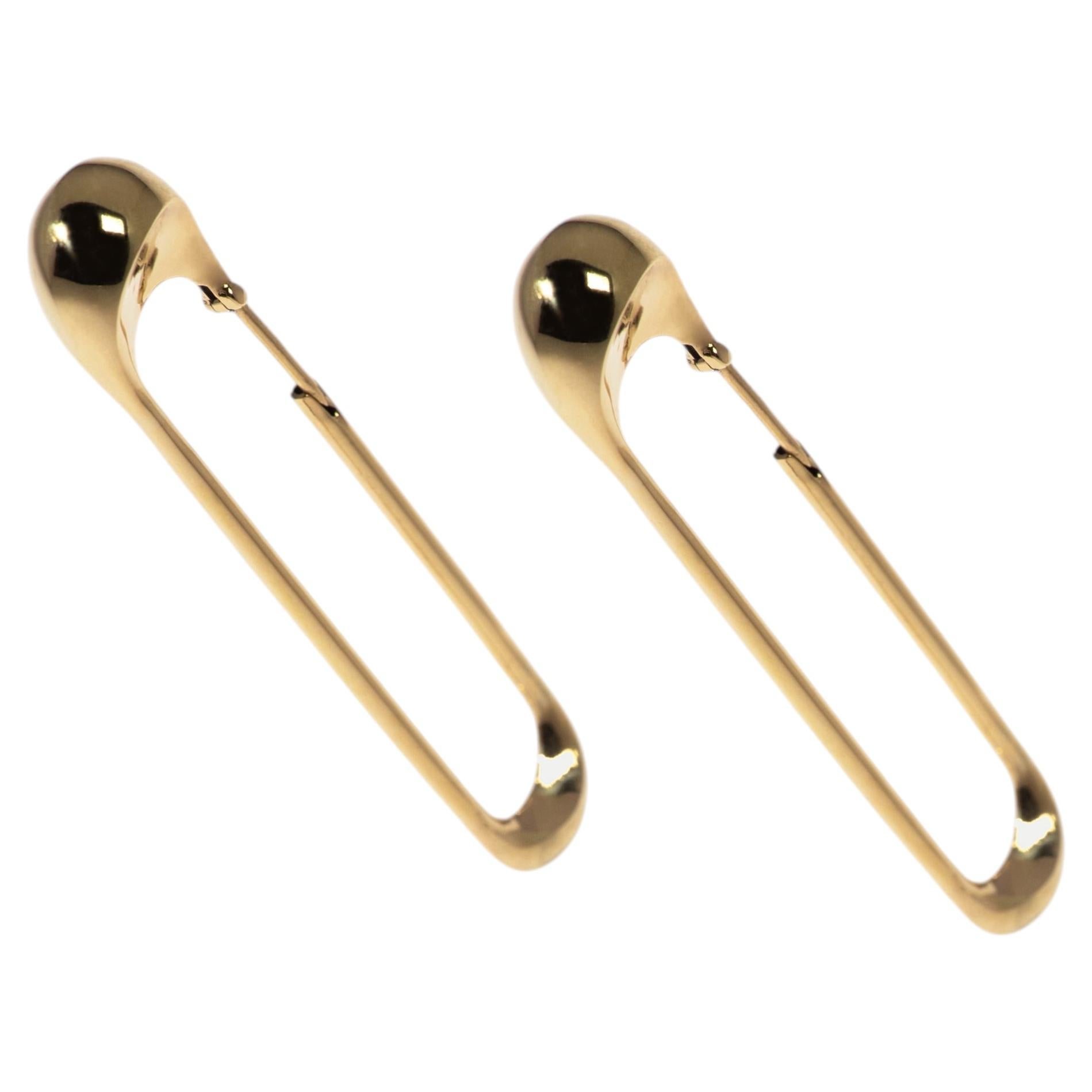 Par de pendientes de alfiler punk gigantes en oro amarillo de 18k de Hannah Martin London