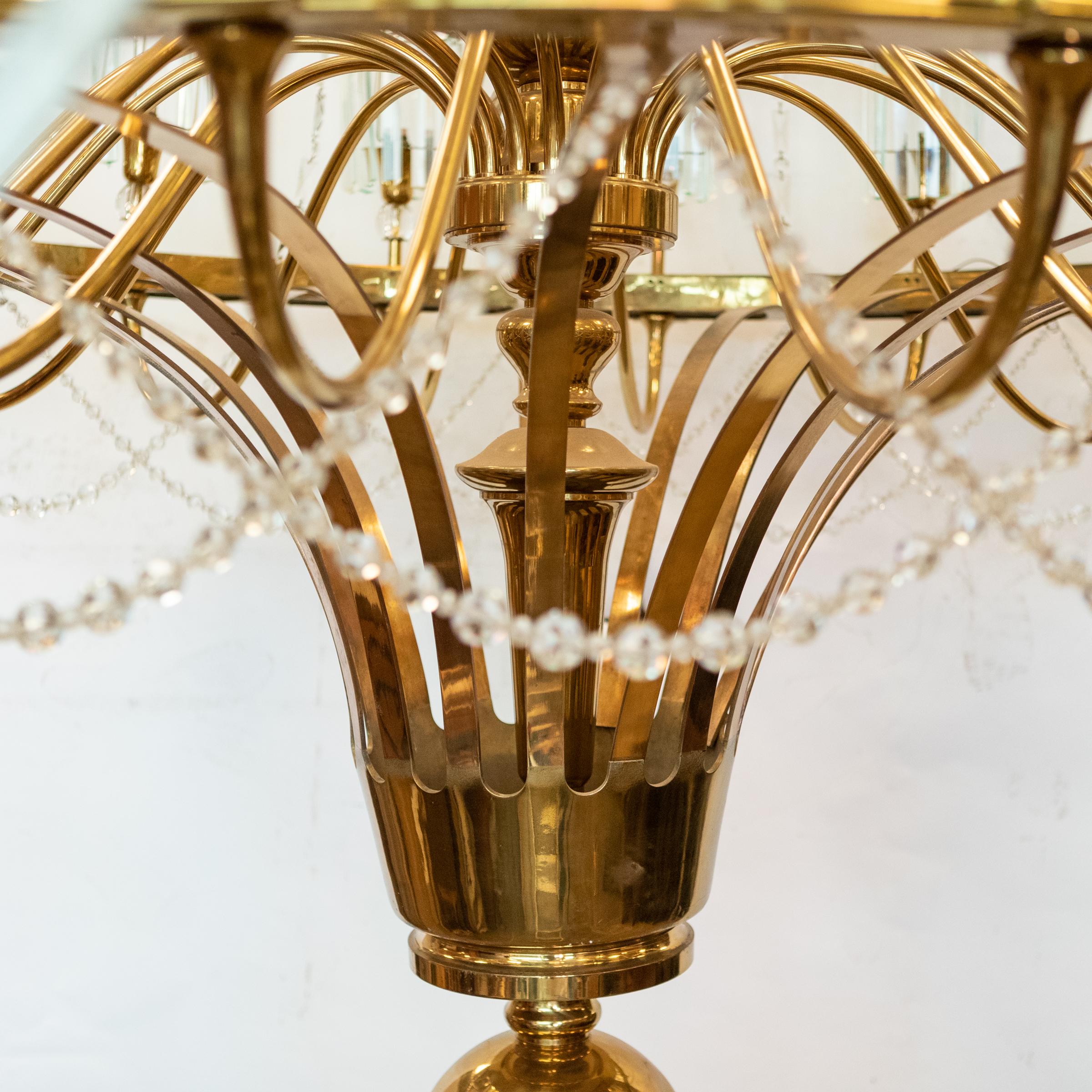 Lampadario gigante in ottone e cristallo di recupero  Altezza >4m in vendita 12
