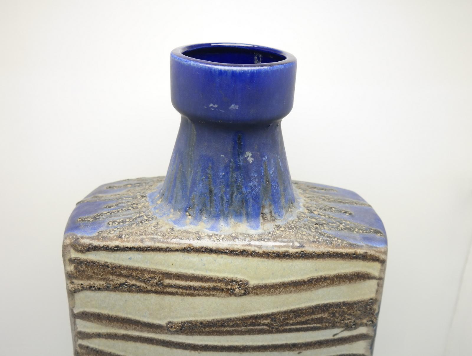 Giant Scheurich Iconic Zig Zag Vase, Blue Sand & Beige Glazed Ceramic, 1970's In Good Condition For Sale In Budapest, HU