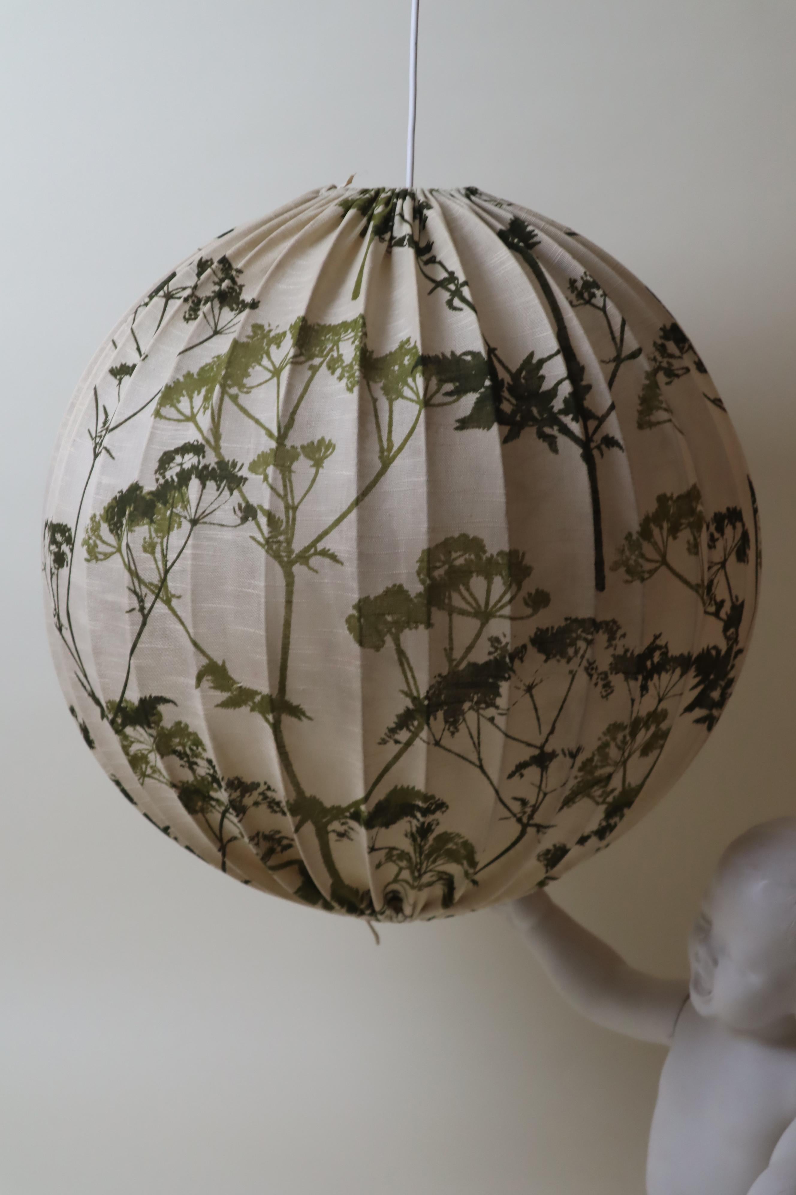 Lampe géante à ballon suédois en tissu avec motifs floraux, 1960 en vente 2