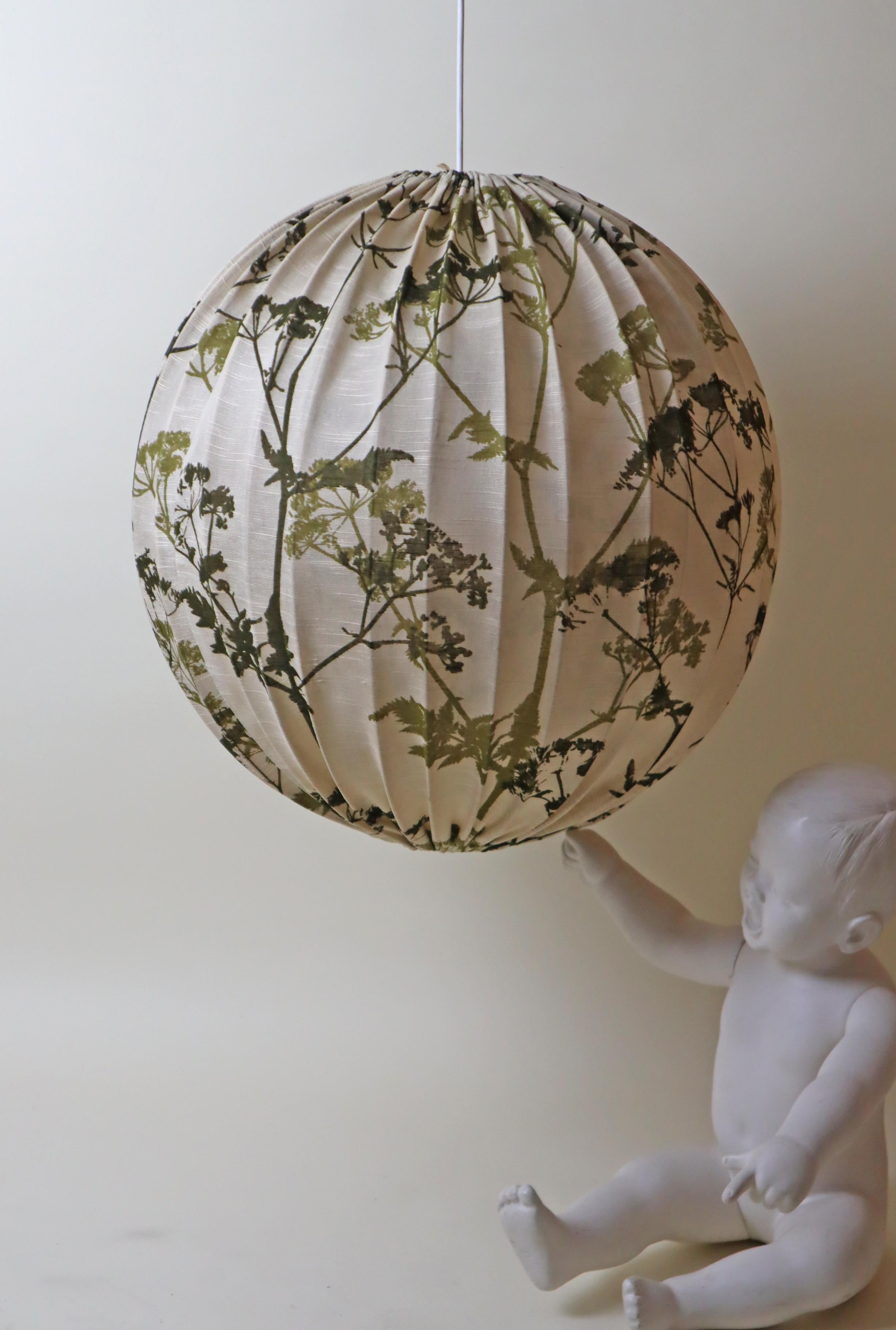 Métal Lampe géante à ballon suédois en tissu avec motifs floraux, 1960 en vente