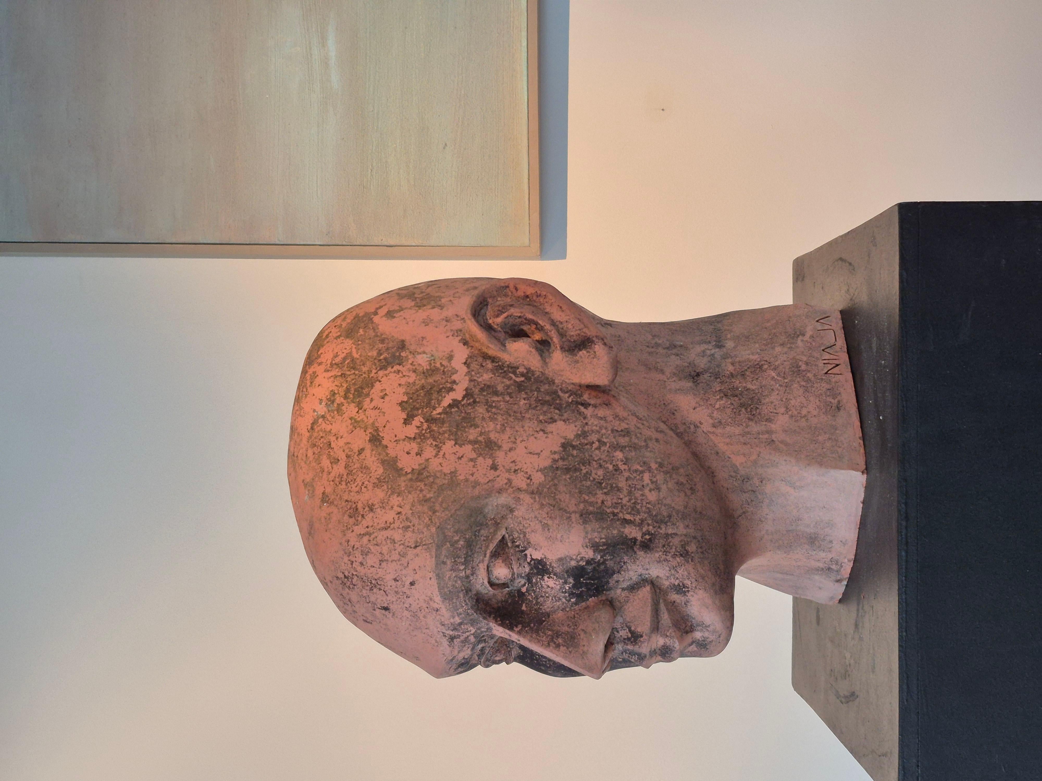 Francese Scultura di testa gigante in terracotta in vendita