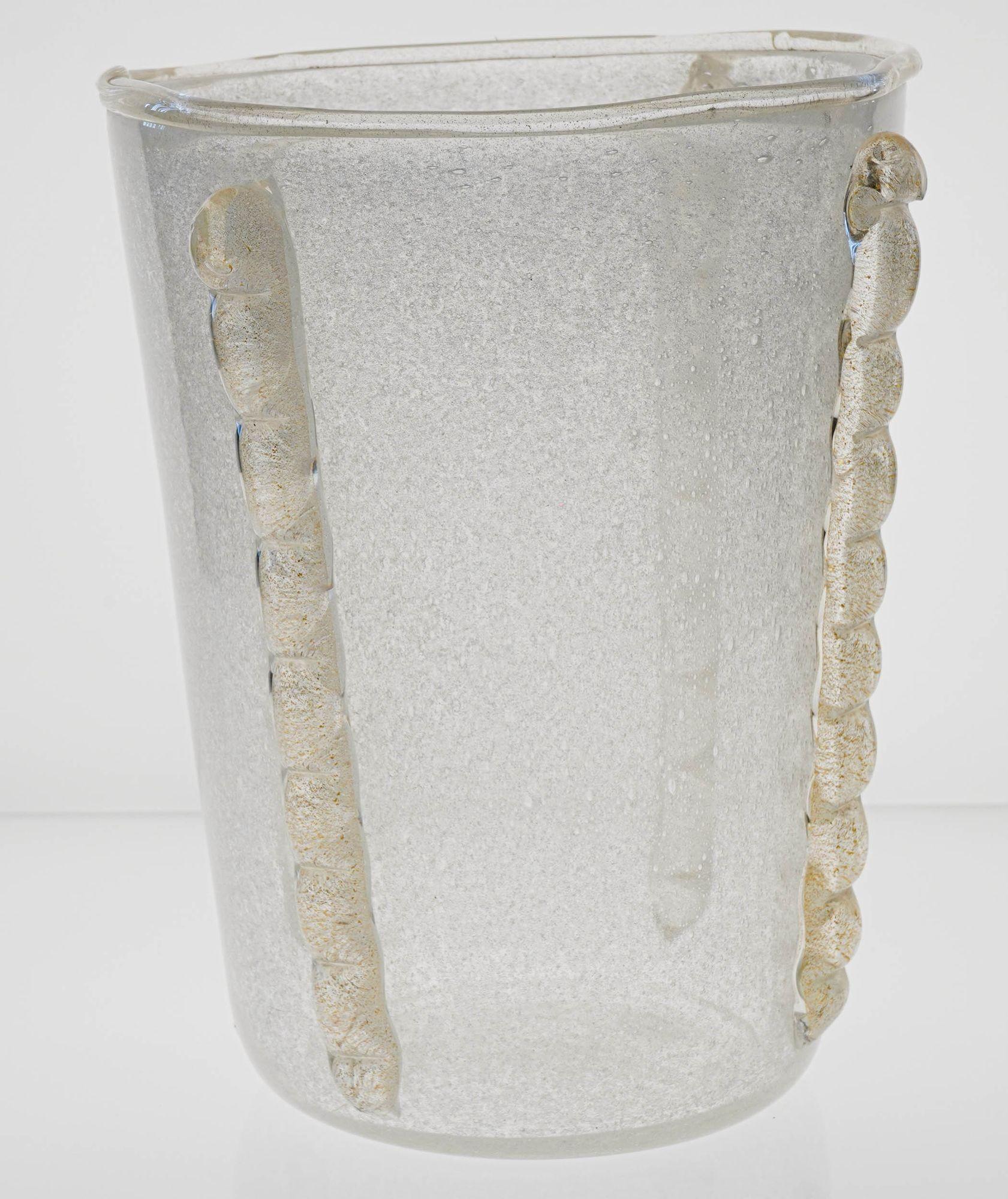 Very large vase in Puligoso glass with four vertical applications Morise with 24K gold leaf embedded.
The Puligoso finish is extremely well executed with small bubbles allover the glass body.
I believe it was made to be a luxury Ice Bucket as it
