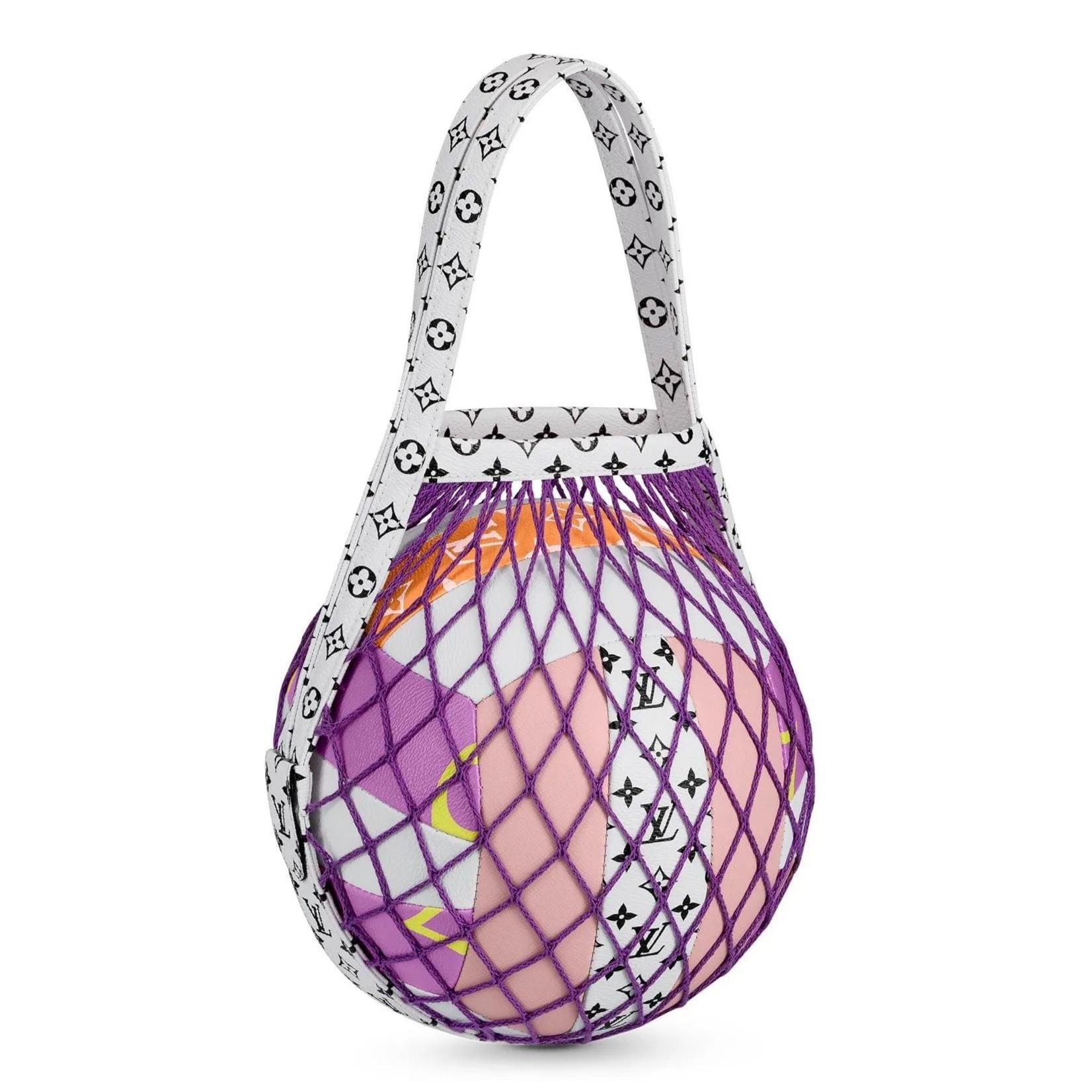 Grigio Borsa da pallavolo gigante e Ball and Ball Monogram Multicolore in vendita