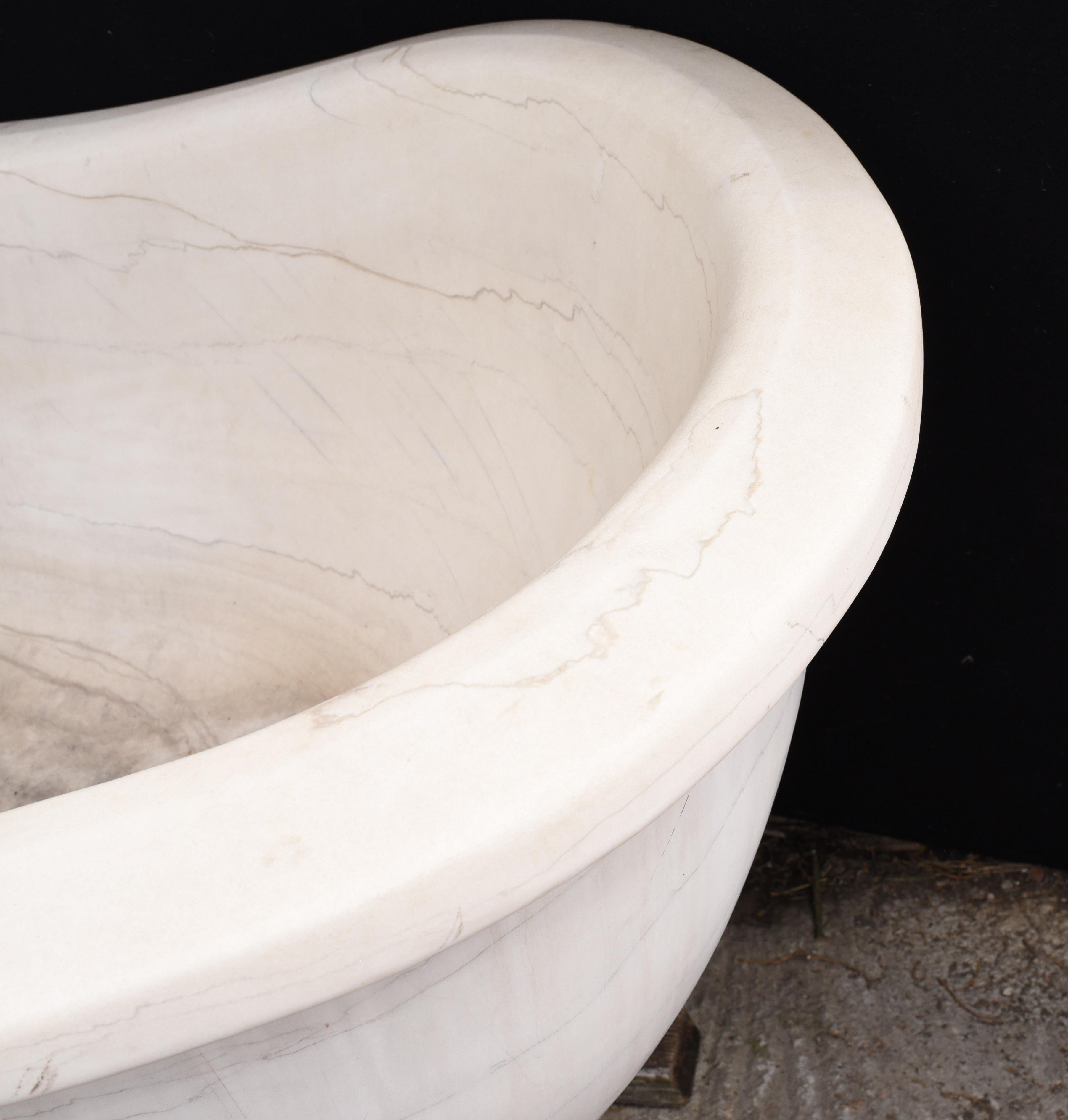 Giant White Italian Carrara Marble Roman Bath Tub In Good Condition In Potters Bar, GB
