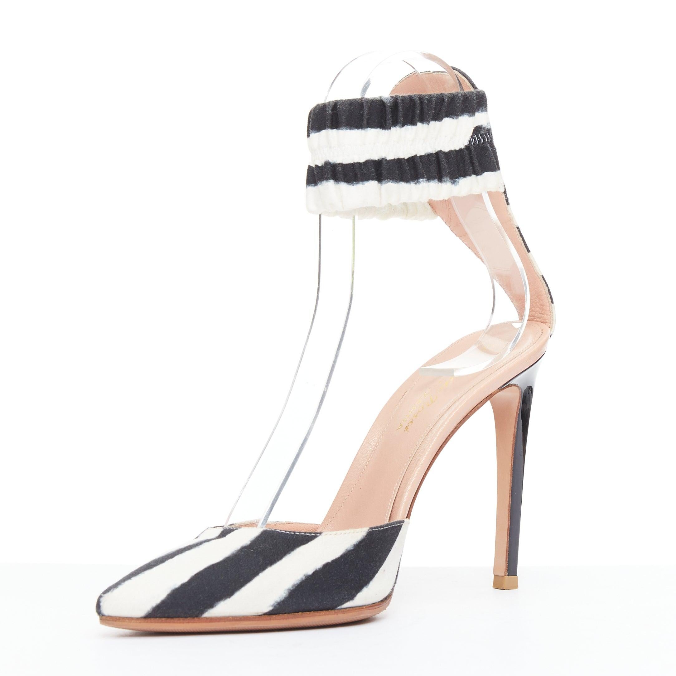 GIANVITO ROSSI ALTUZARRA escarpins noirs crème à rayures zébrées imprimées EU37 État moyen - En vente à Hong Kong, NT