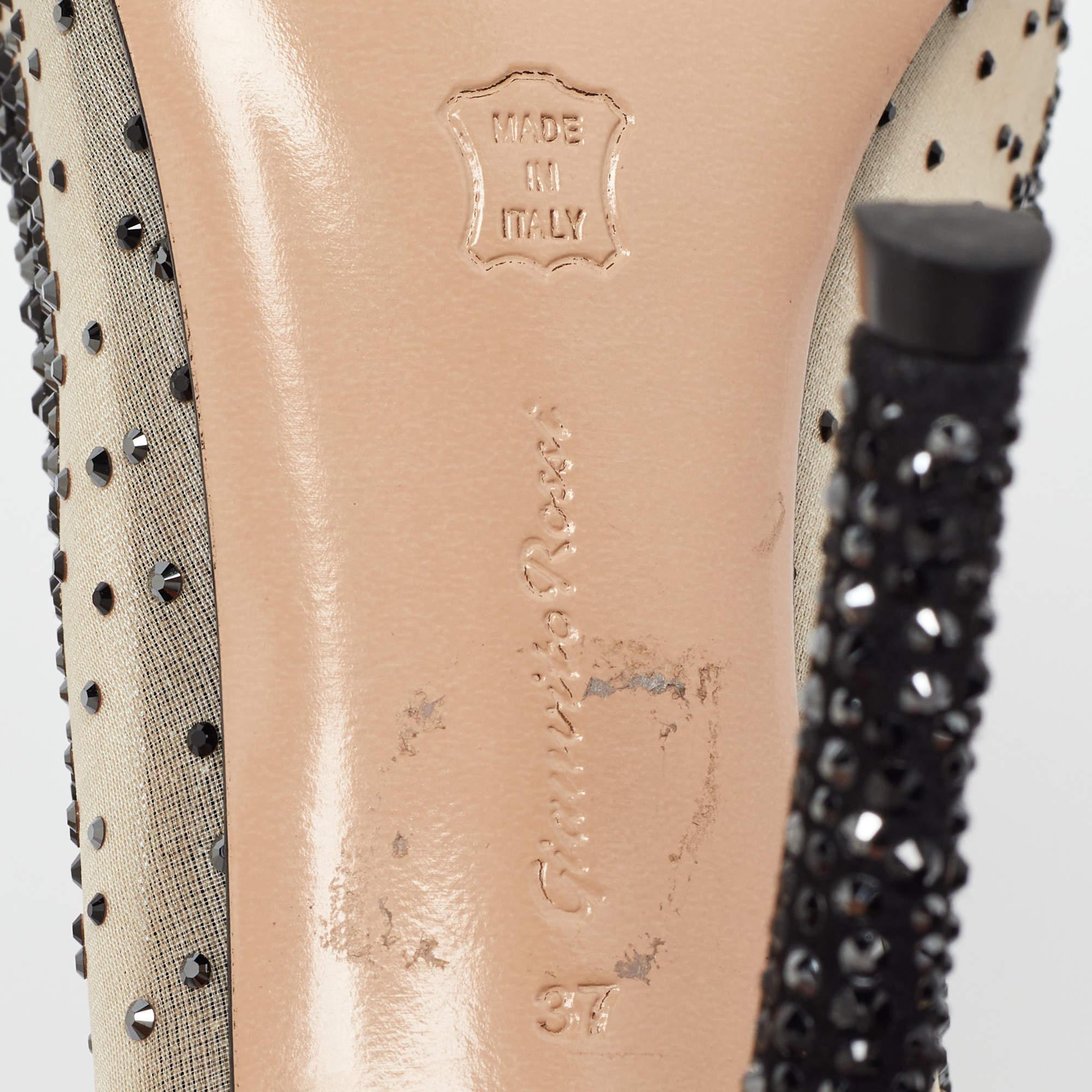 Gianvito Rossi Beige/Black Mesh Embellished Pumps Size 37 For Sale 4