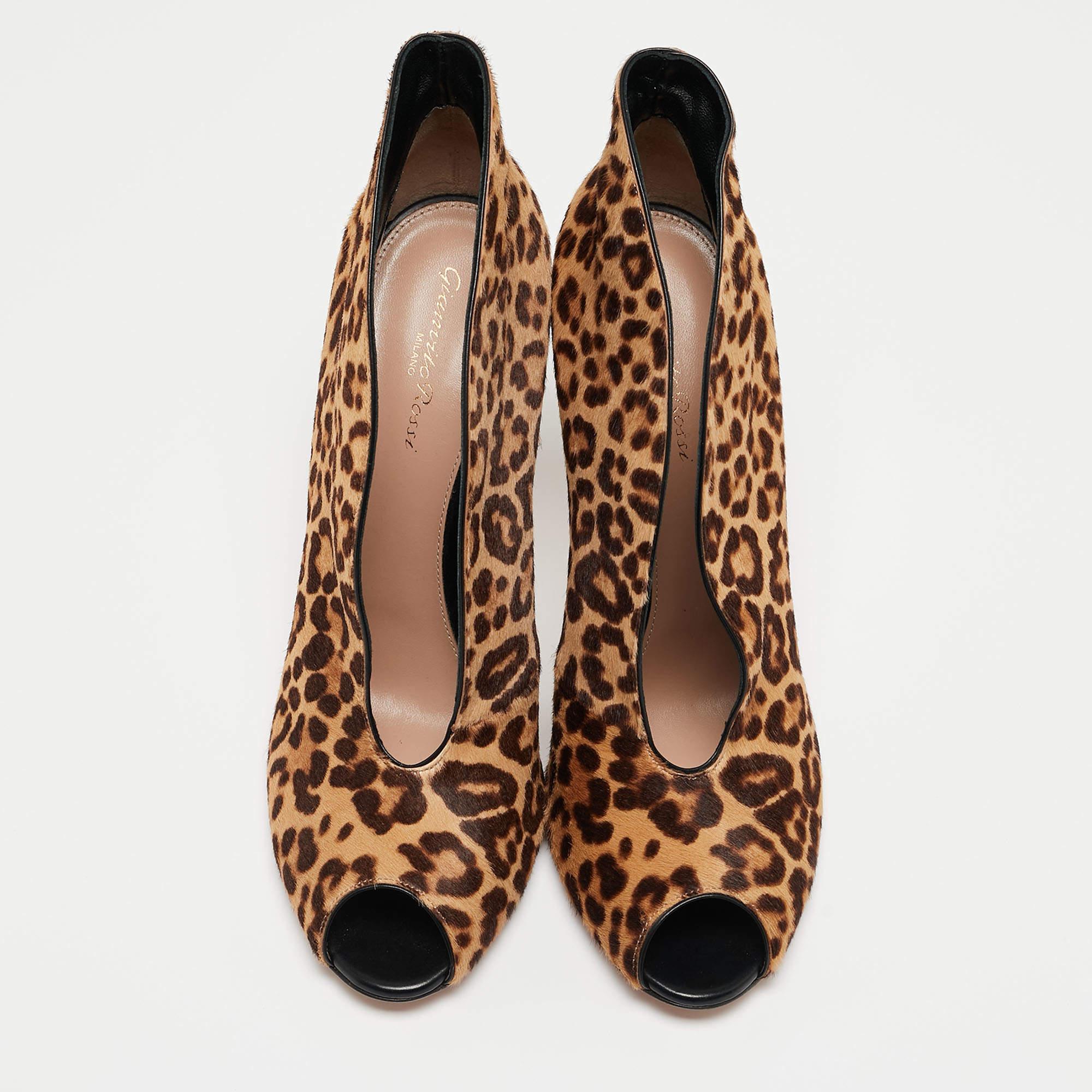 Gianvito Rossi Beige/Brown Leopard Print Calf Hair Vamp Boots Size 41 In New Condition For Sale In Dubai, Al Qouz 2