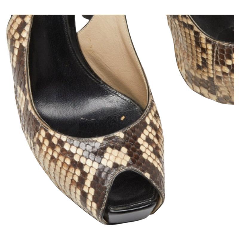 Fate una dichiarazione di stile chic con queste décolleté di design. Presentano tacchi robusti e suole resistenti, perfetti per le vostre uscite alla moda!