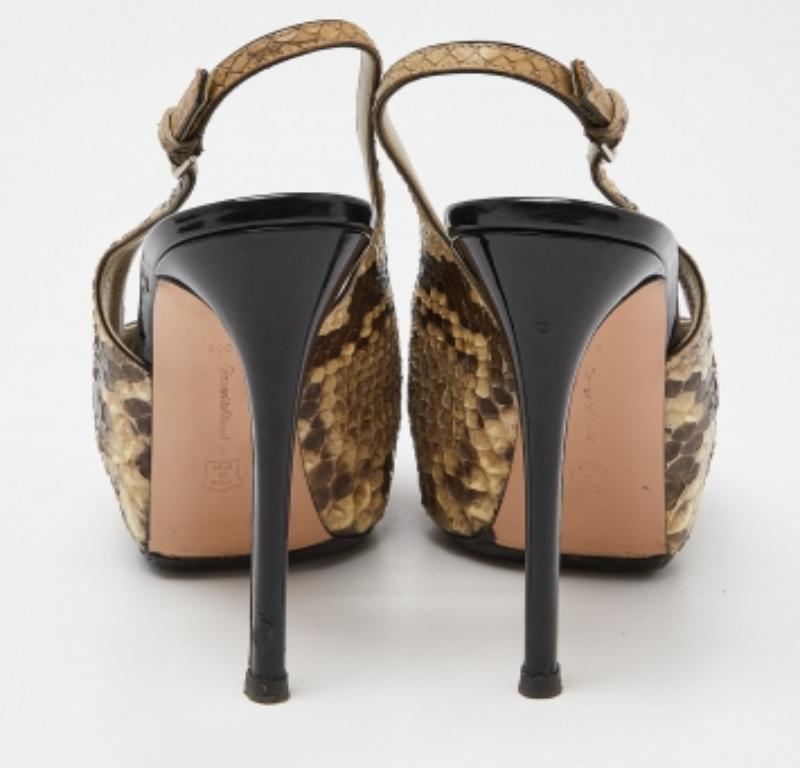Gianvito Rossi Beige/Brown Python Leather Peep Toe Slingback Pumps Taglia 38.5 In condizioni discrete in vendita a Dubai, Al Qouz 2